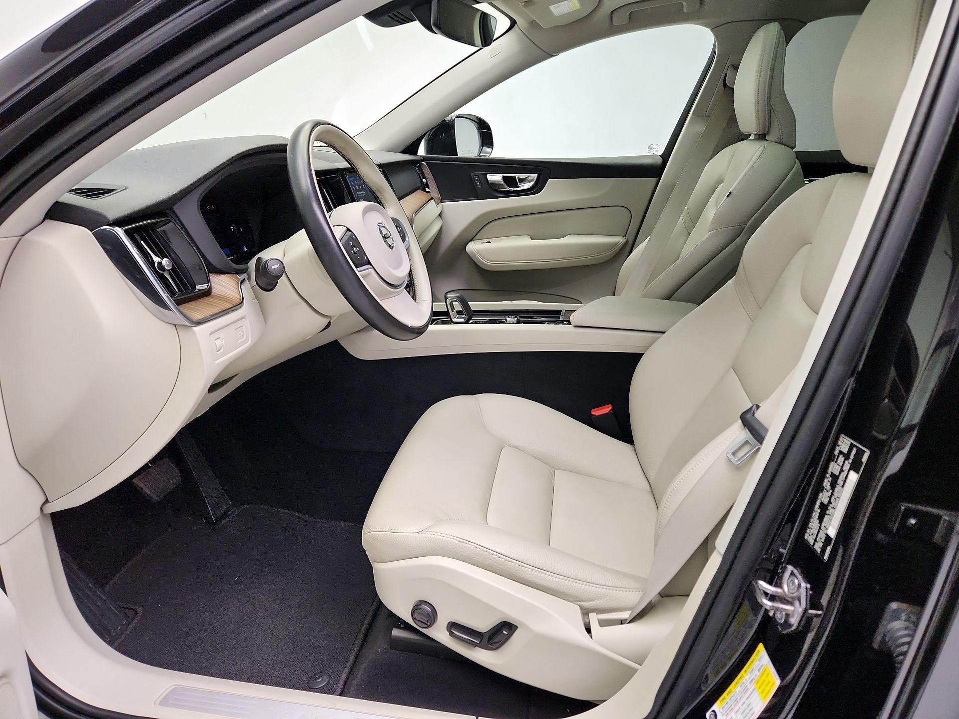 Thumbnail: 2022 Volvo XC60 - 11