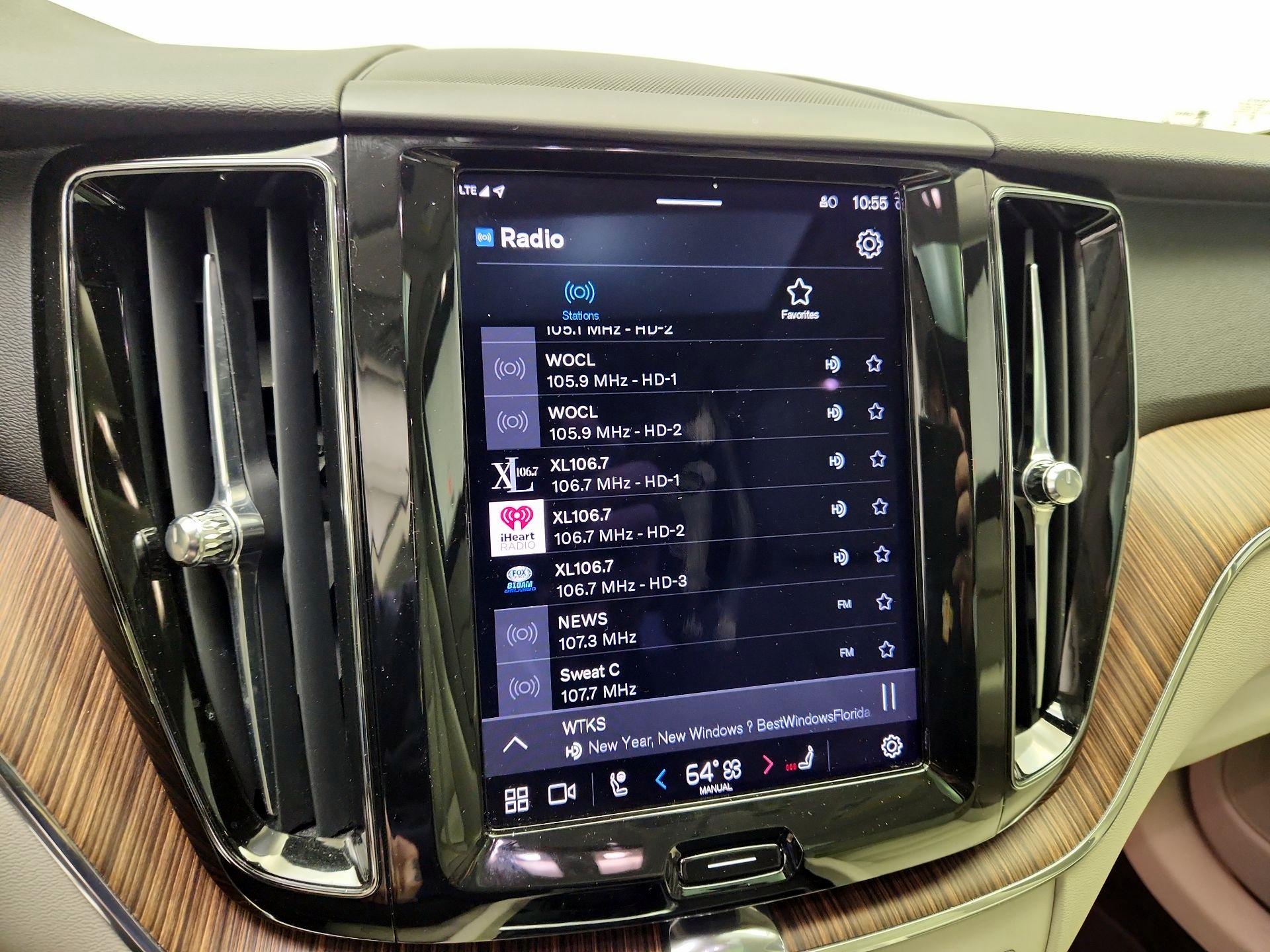 Thumbnail: 2022 Volvo XC60 - 16