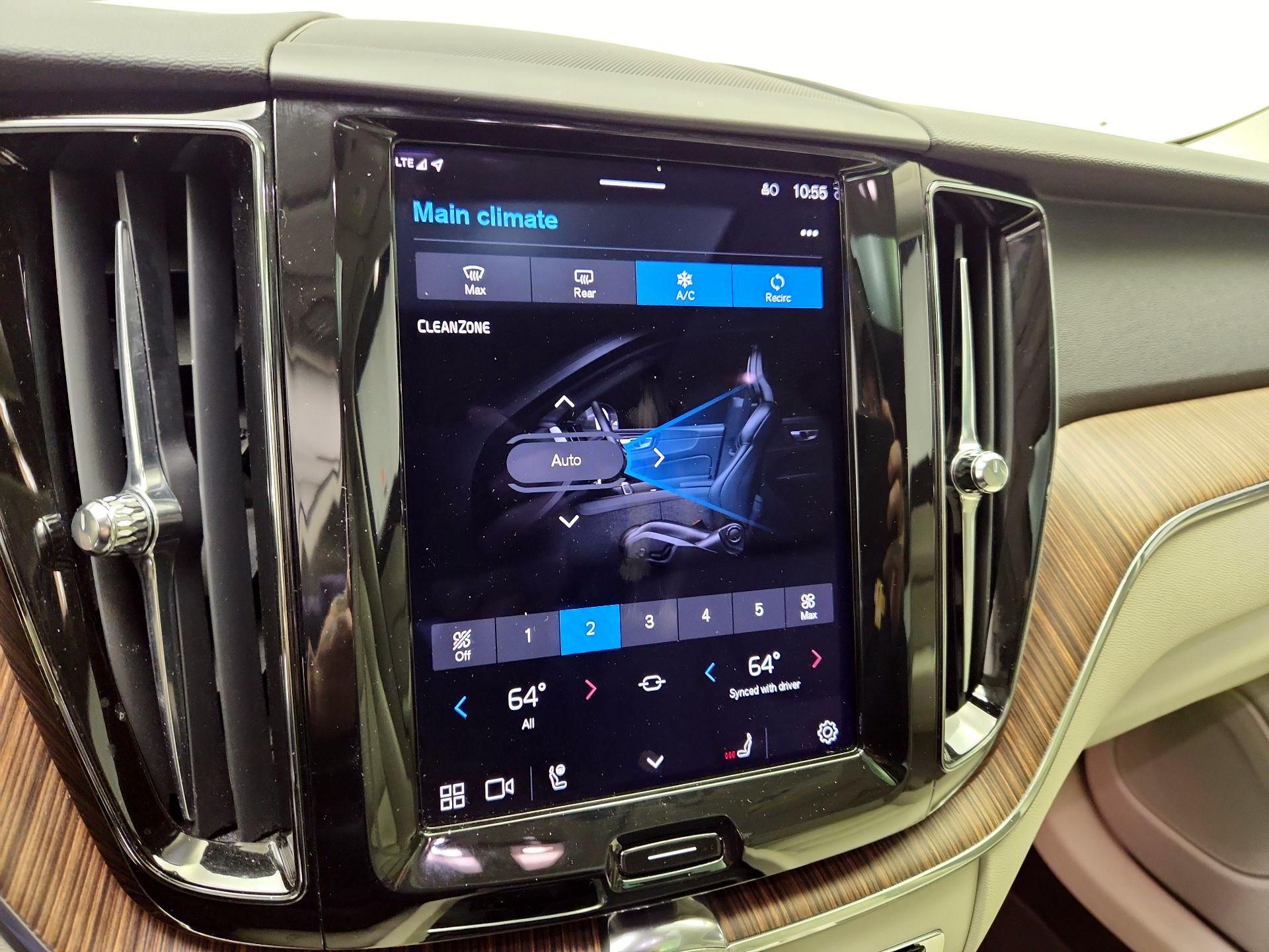 Thumbnail: 2022 Volvo XC60 - 17