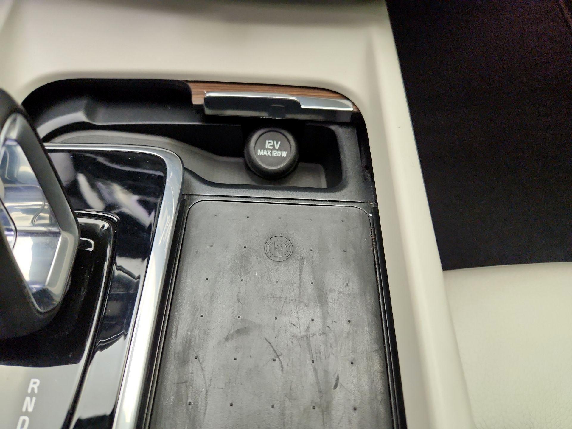 Thumbnail: 2022 Volvo XC60 - 19