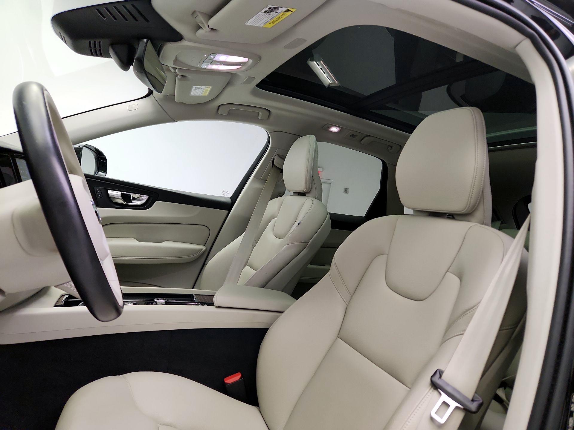 Thumbnail: 2022 Volvo XC60 - 20