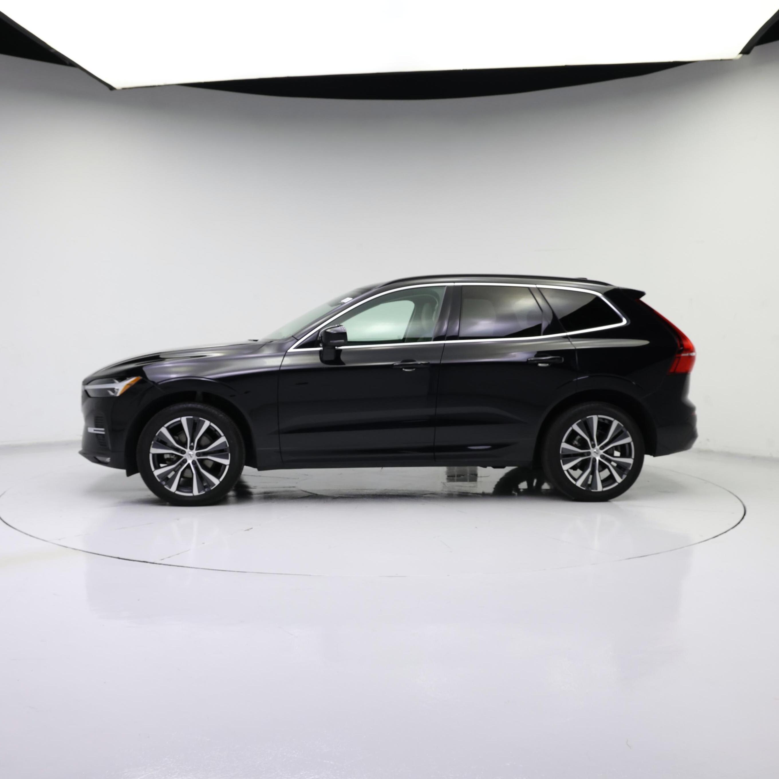 Thumbnail: 2022 Volvo XC60 - 3