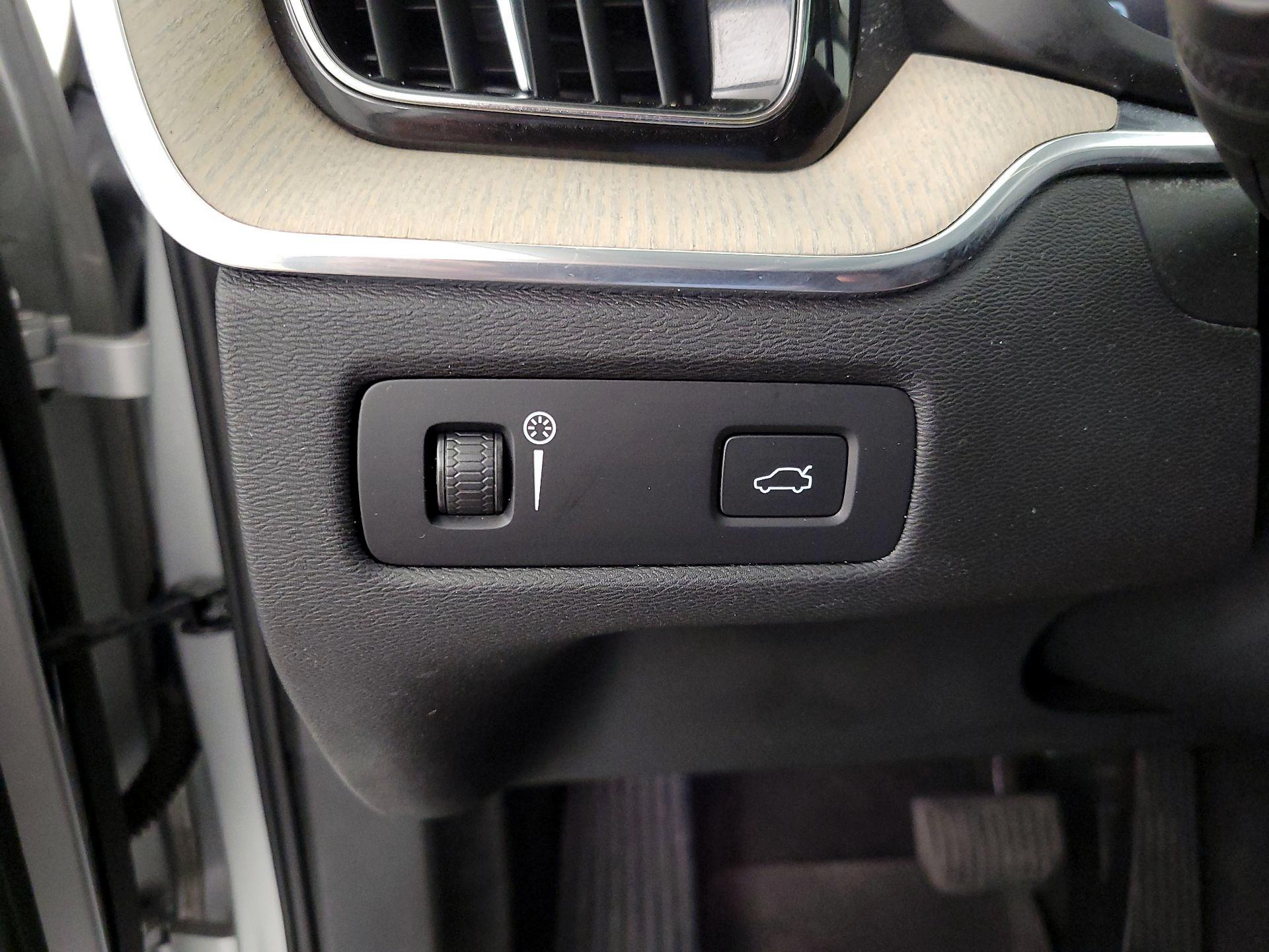 Thumbnail: 2021 Volvo XC60 - 13