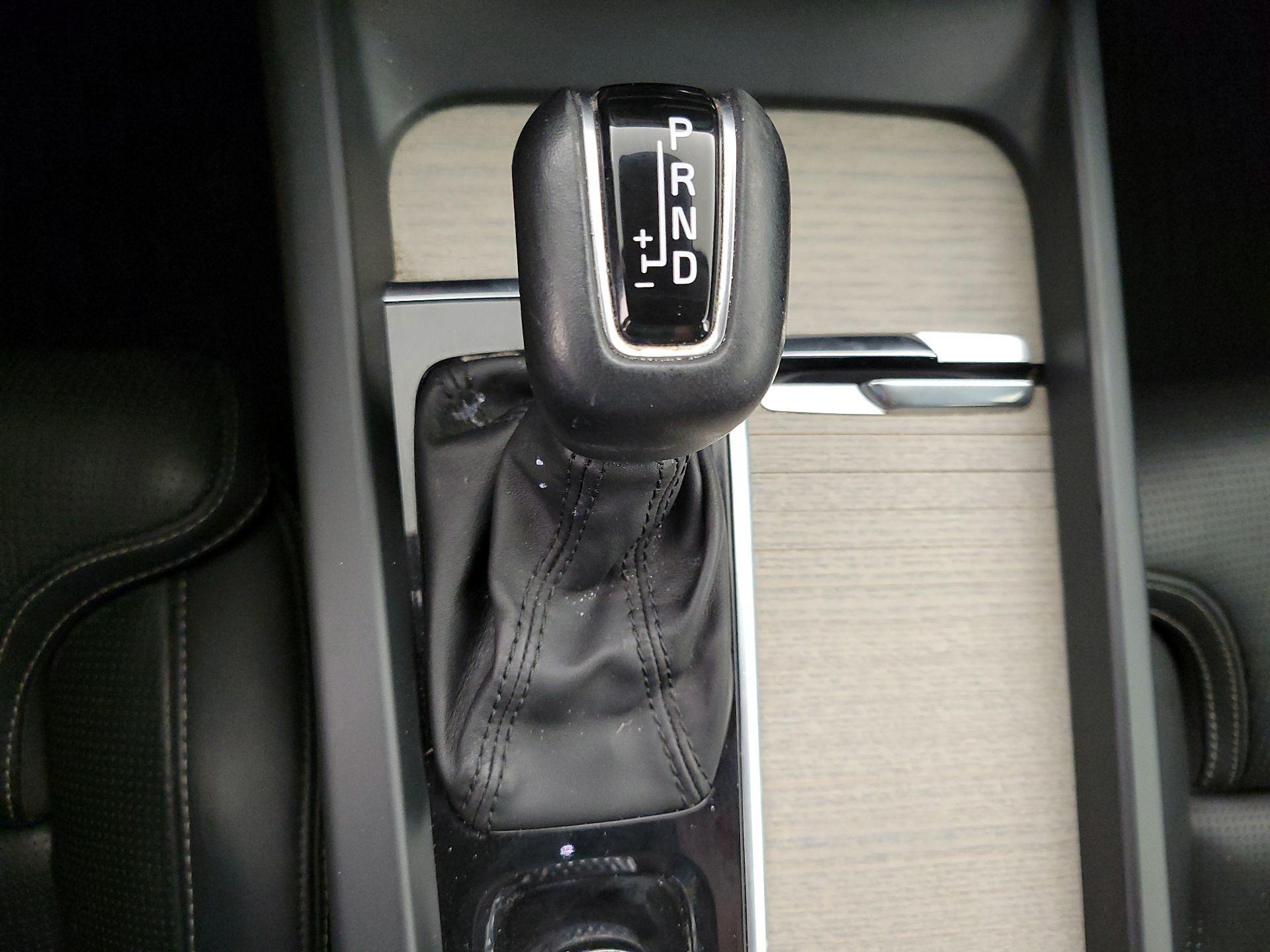 Thumbnail: 2021 Volvo XC60 - 18