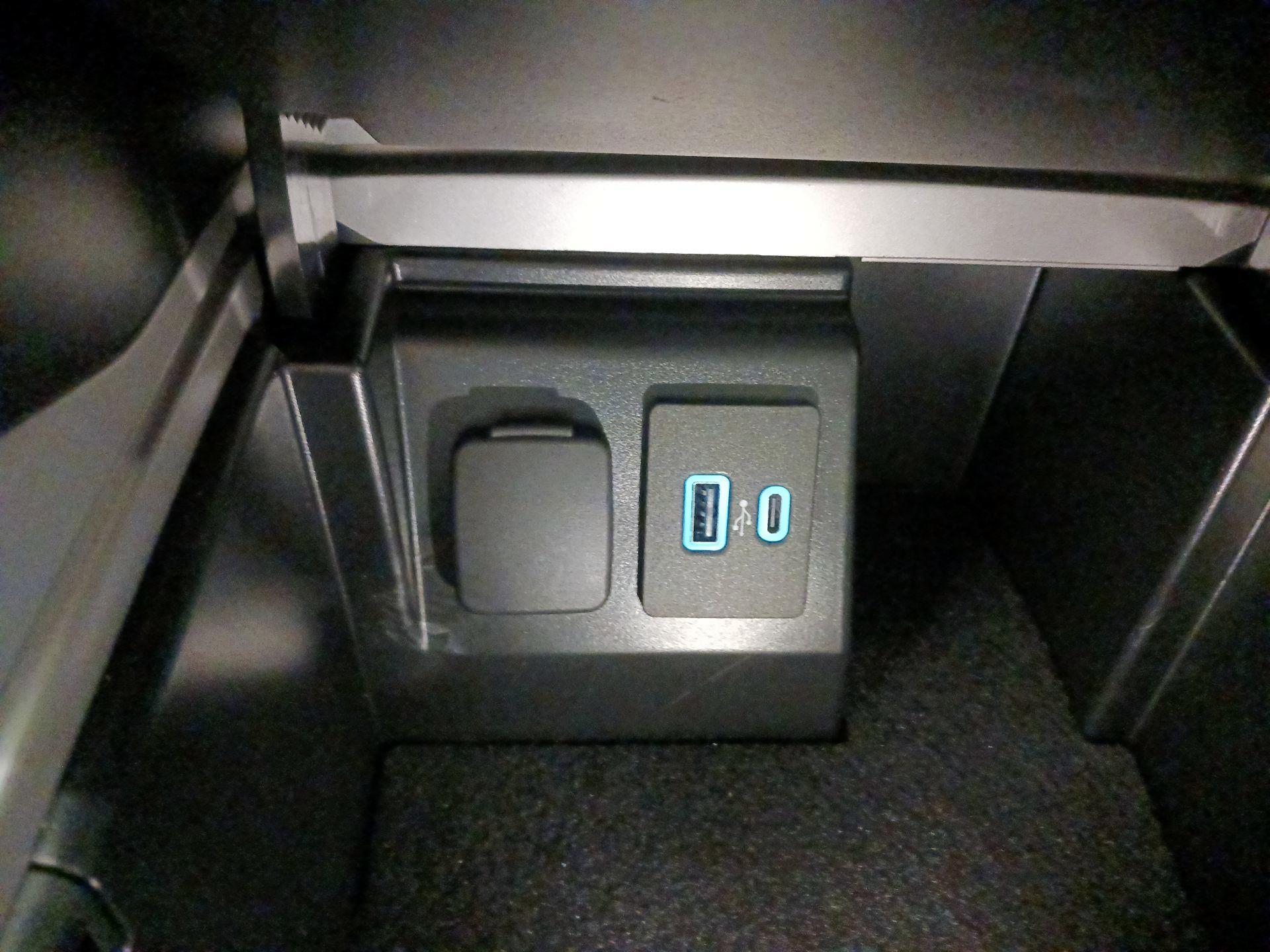 Thumbnail: 2023 Ford Explorer - 19