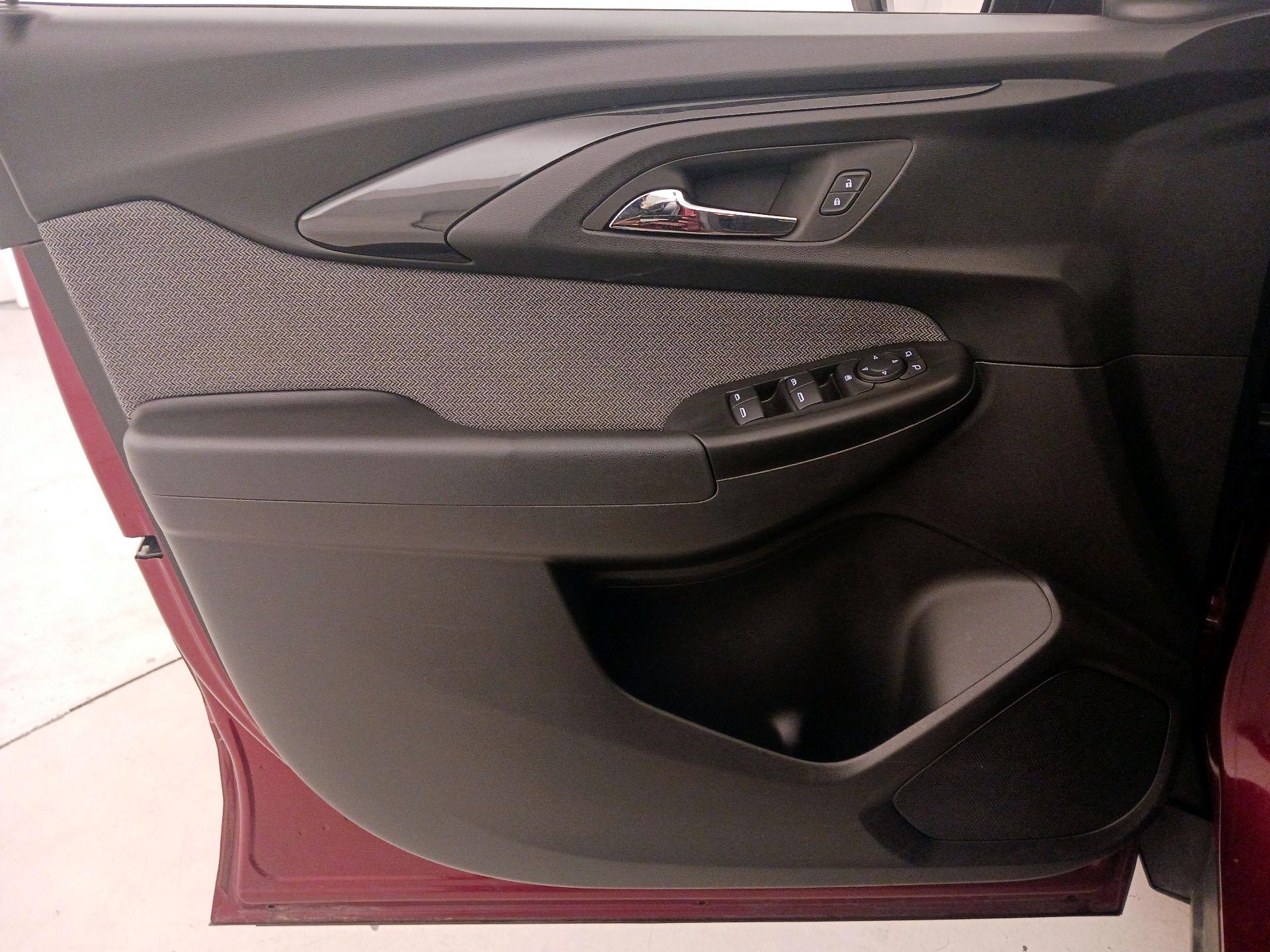 Thumbnail: 2022 Chevrolet TrailBlazer - 12