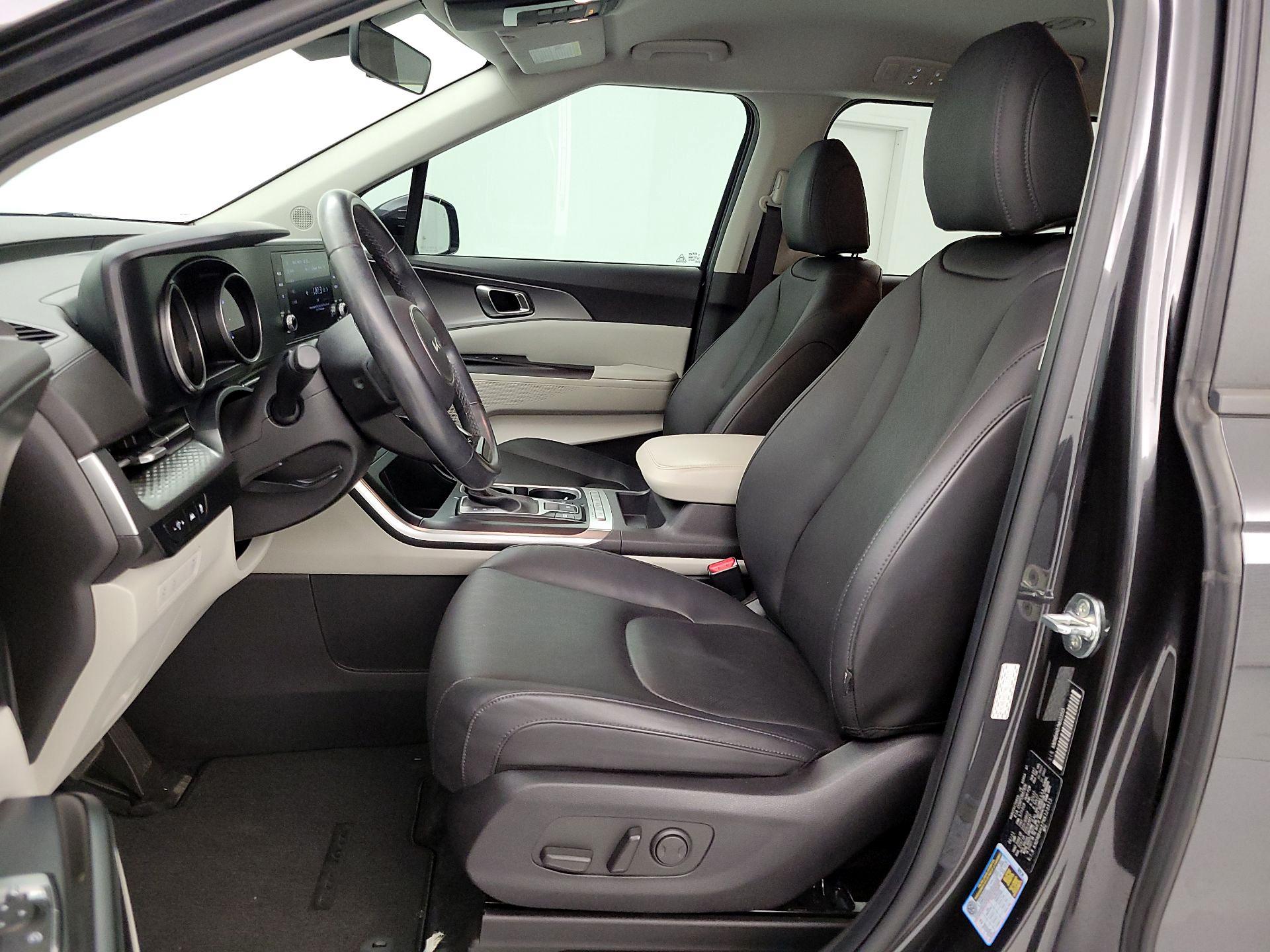 Thumbnail: 2022 Kia Carnival - 11