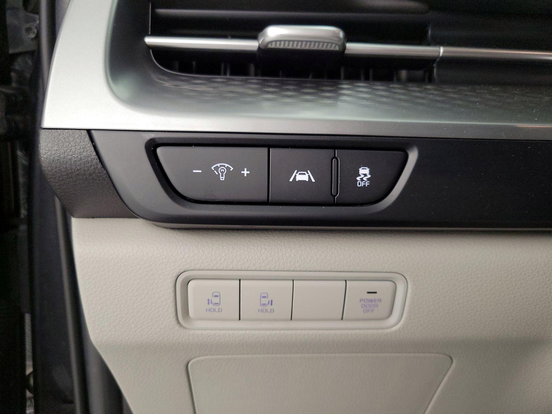 Thumbnail: 2022 Kia Carnival - 13