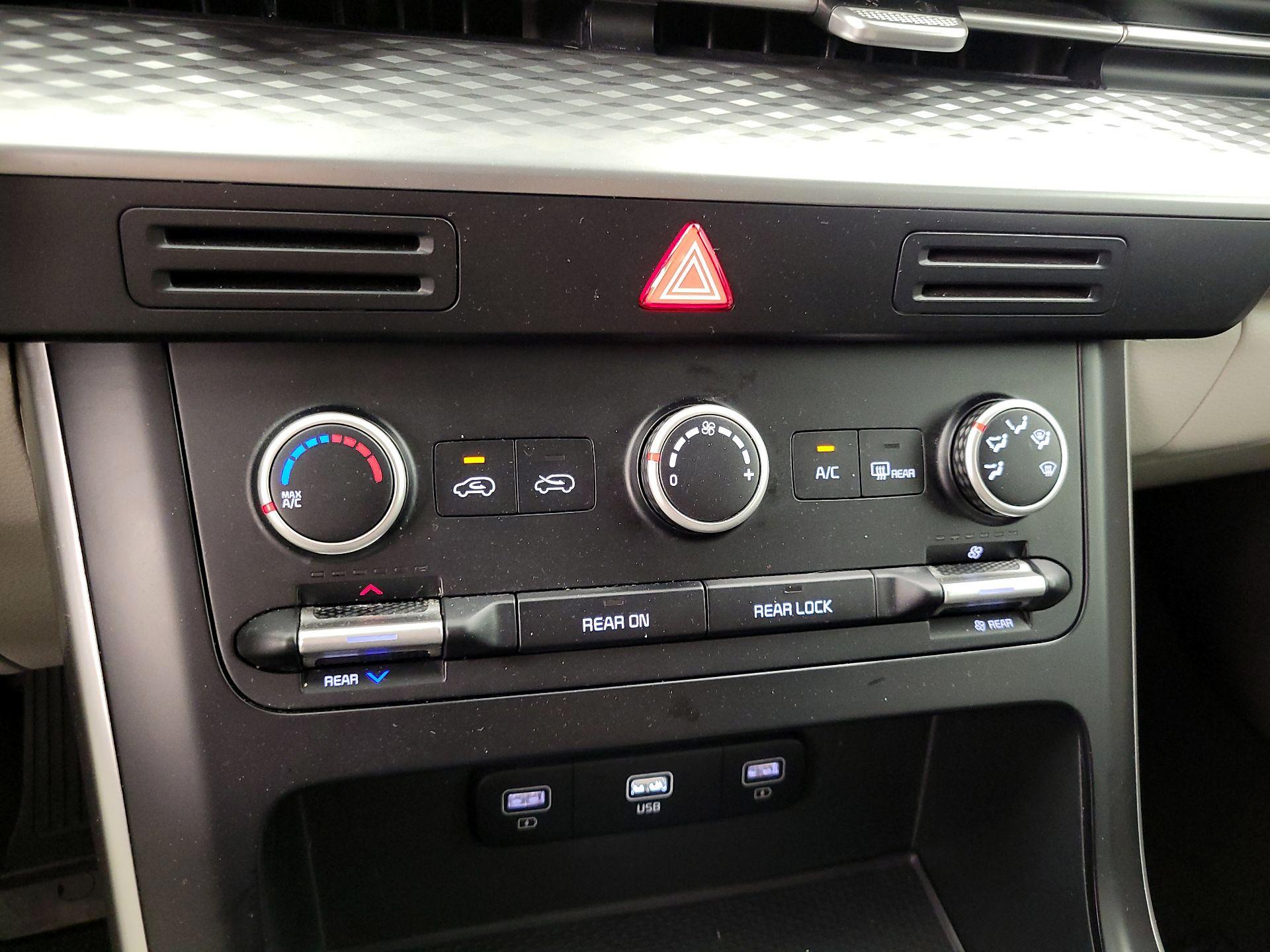 Thumbnail: 2022 Kia Carnival - 16