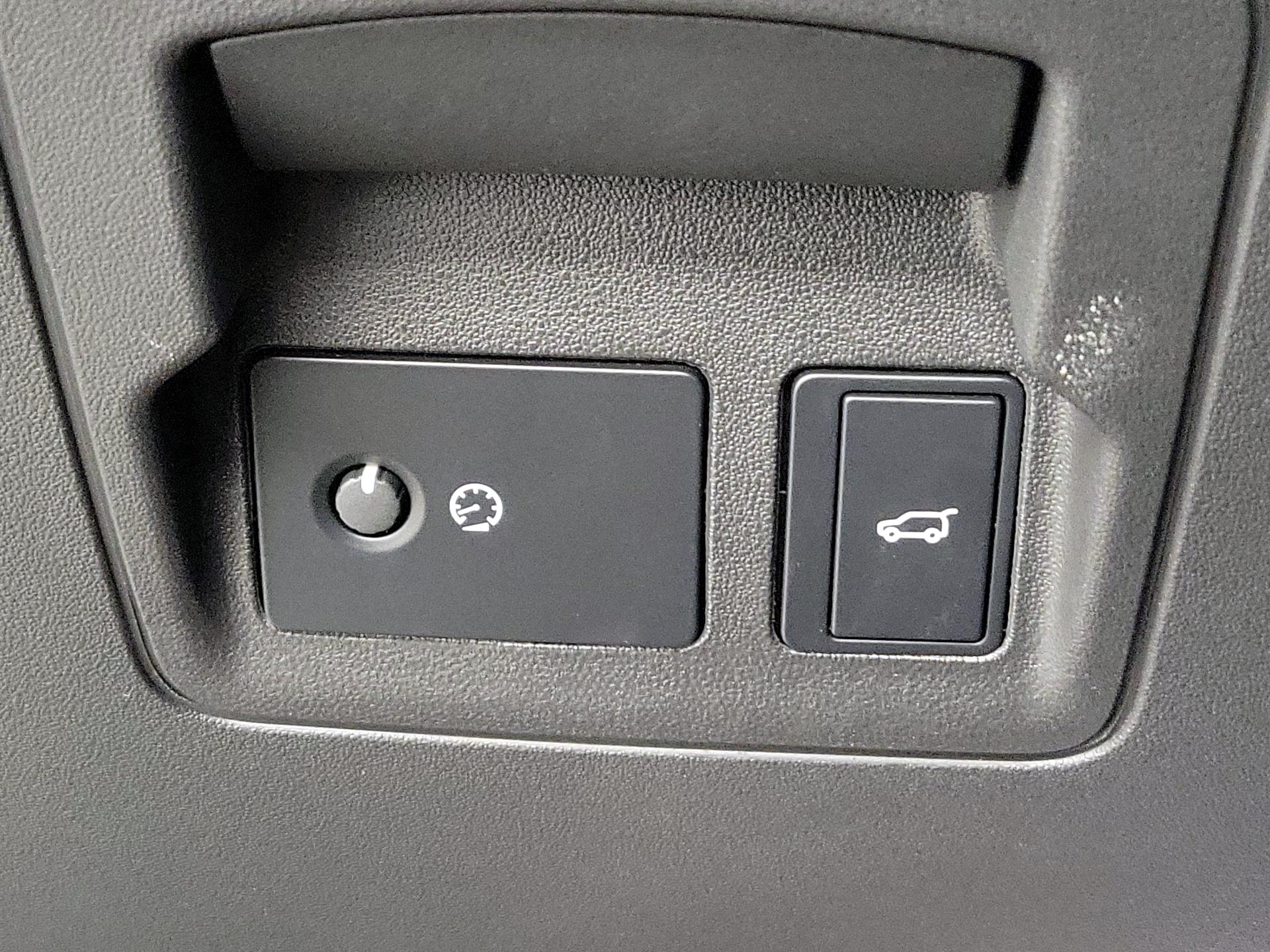 Thumbnail: 2023 Land Rover Range Rover Velar - 13