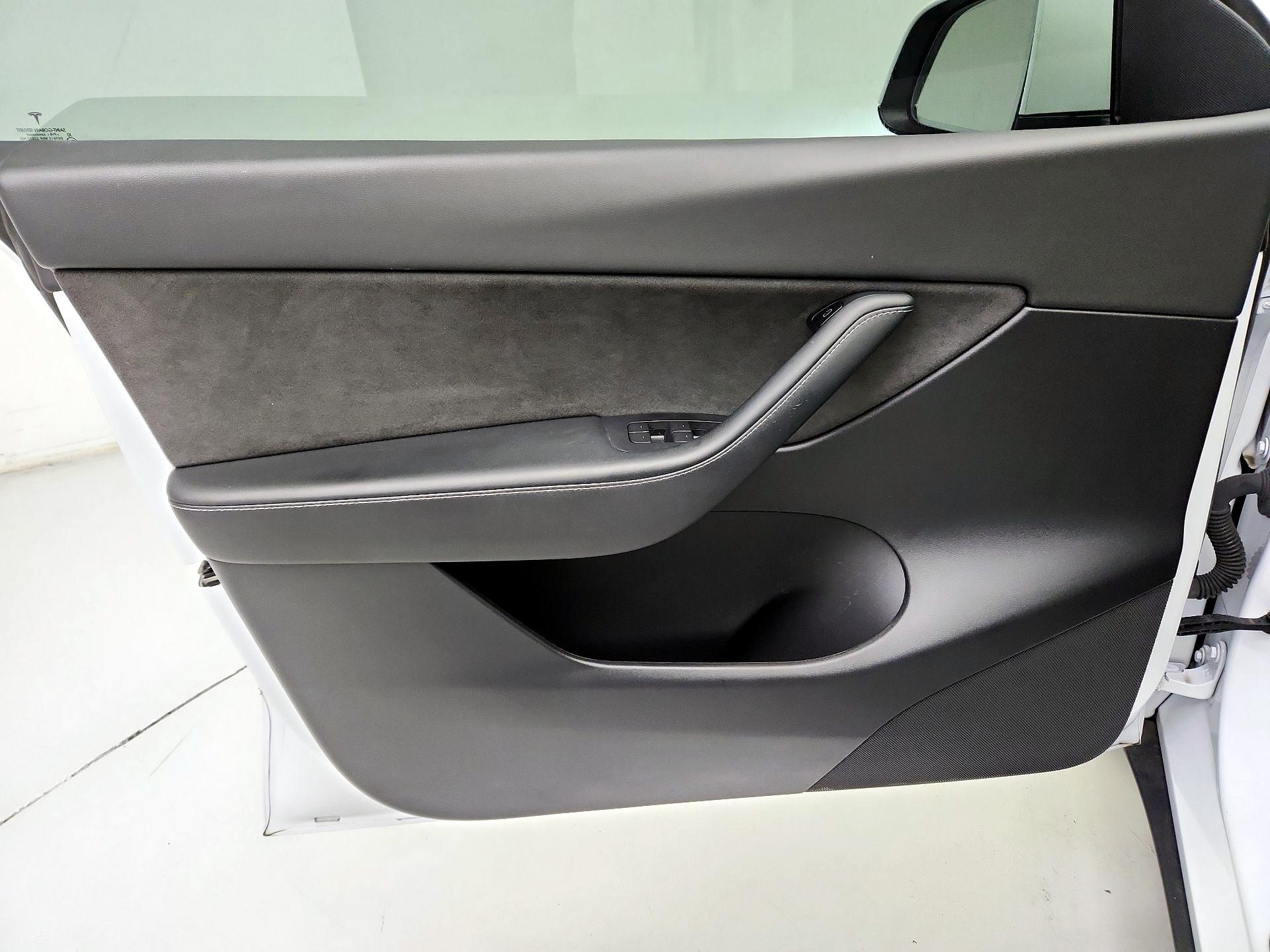 Thumbnail: 2022 Tesla Model Y - 12