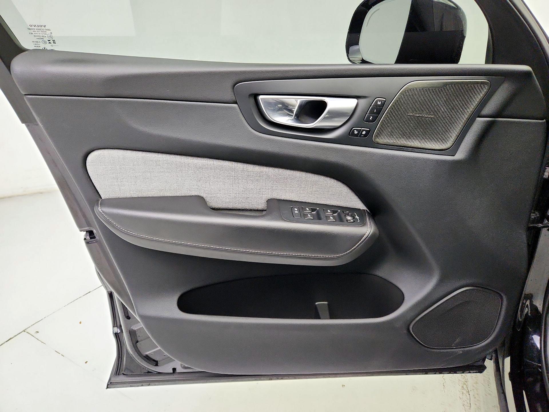 Thumbnail: 2023 Volvo XC60 - 12