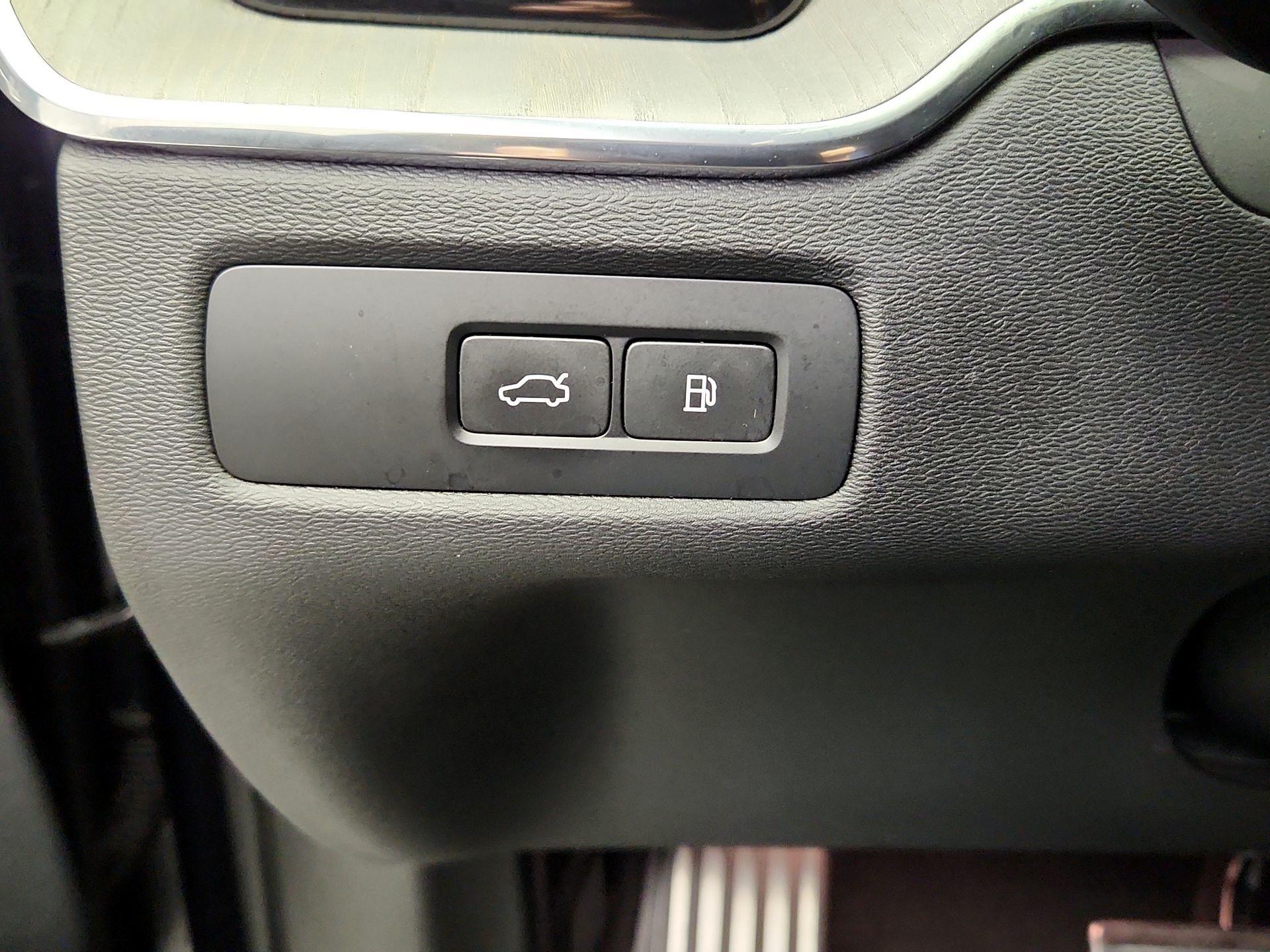 Thumbnail: 2023 Volvo XC60 - 13