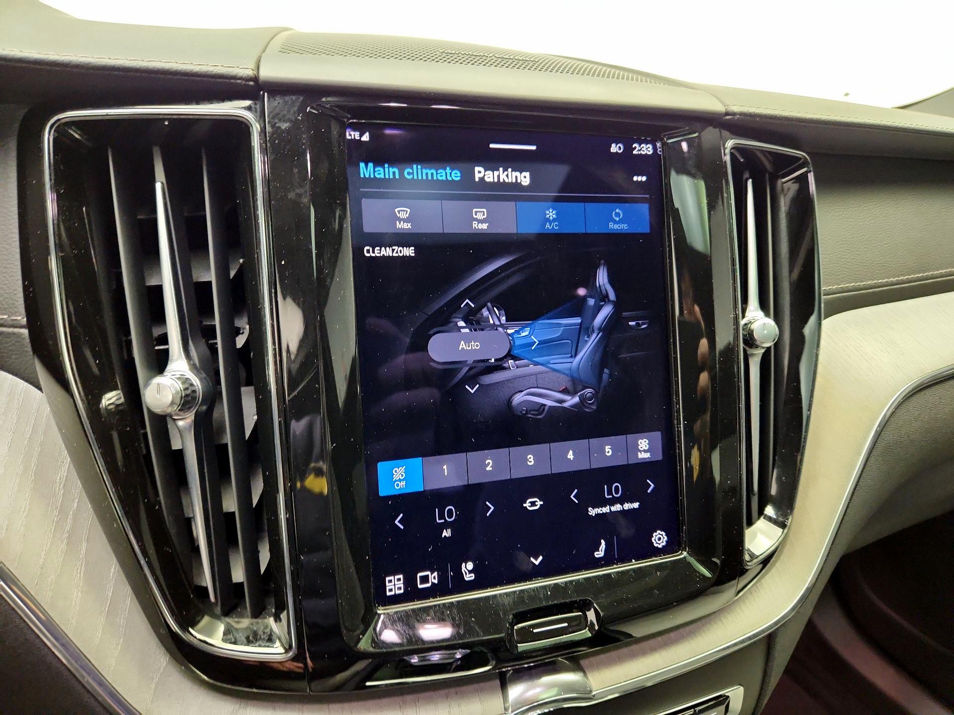 Thumbnail: 2023 Volvo XC60 - 16