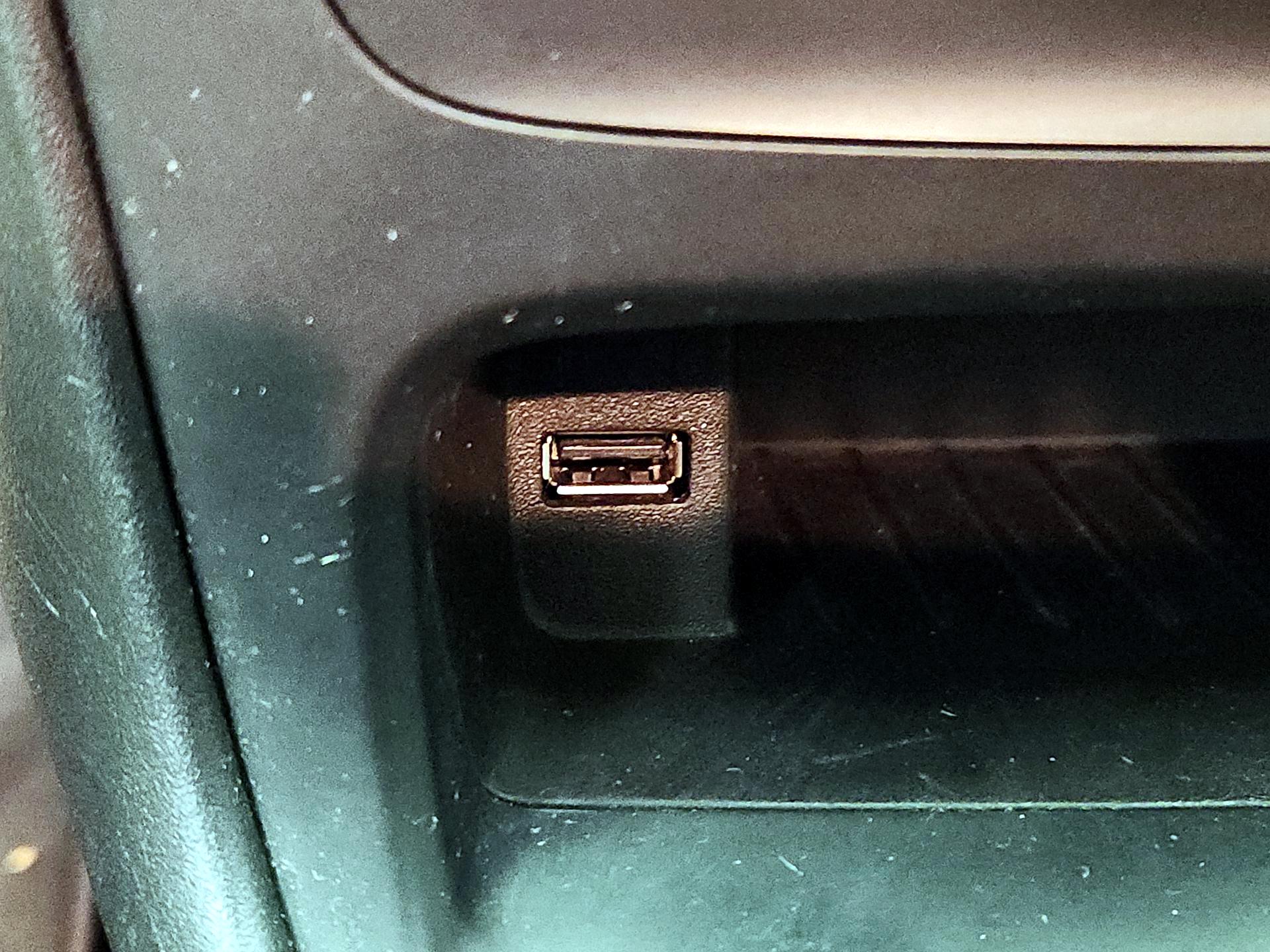 Thumbnail: 2016 Ford Focus - 18