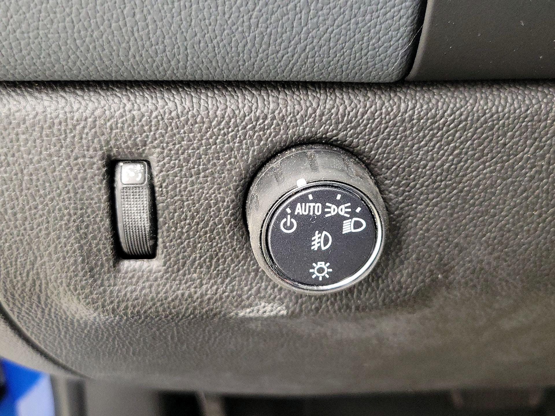 Thumbnail: 2022 Chevrolet Colorado - 13