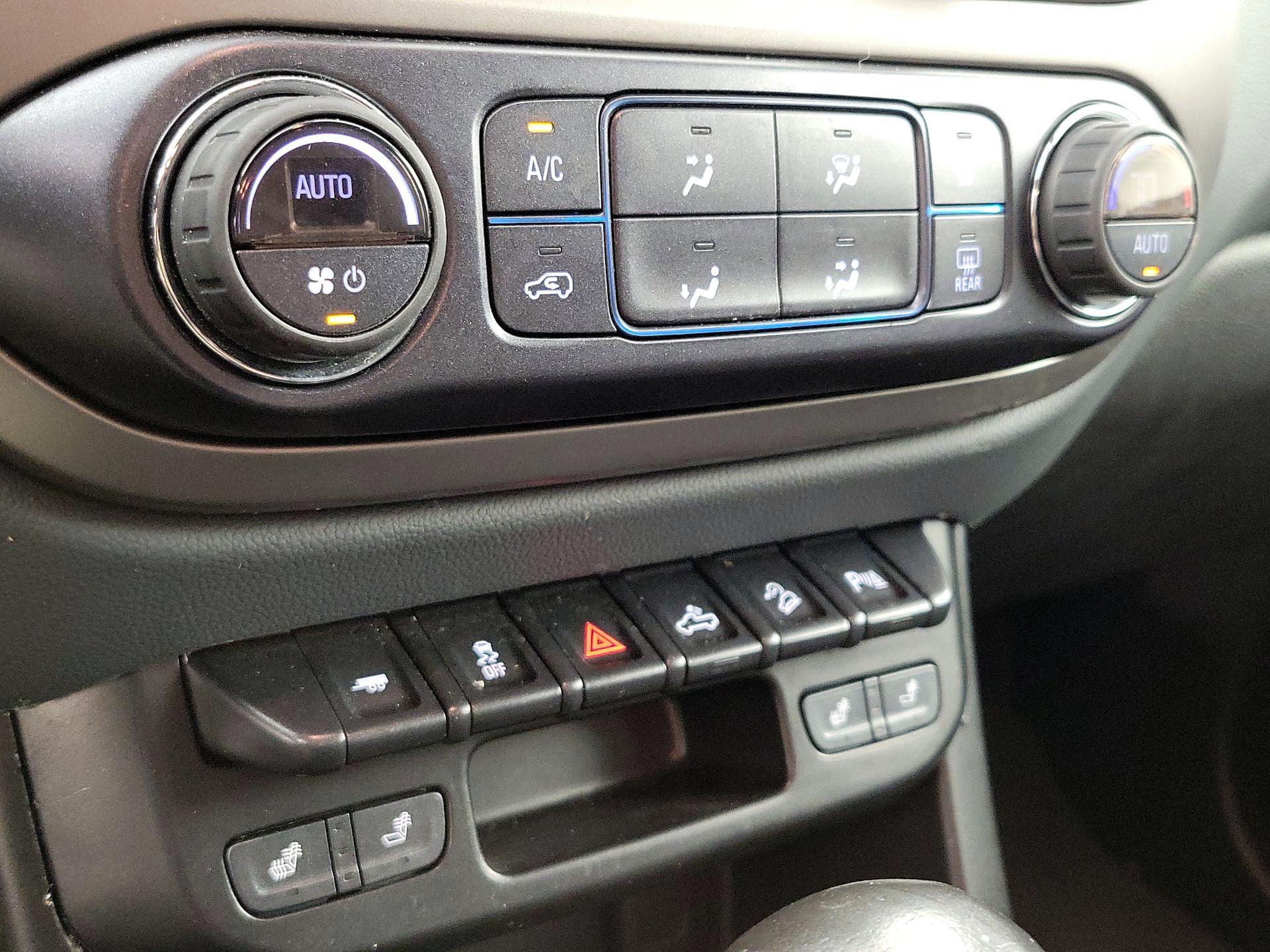 Thumbnail: 2022 Chevrolet Colorado - 16