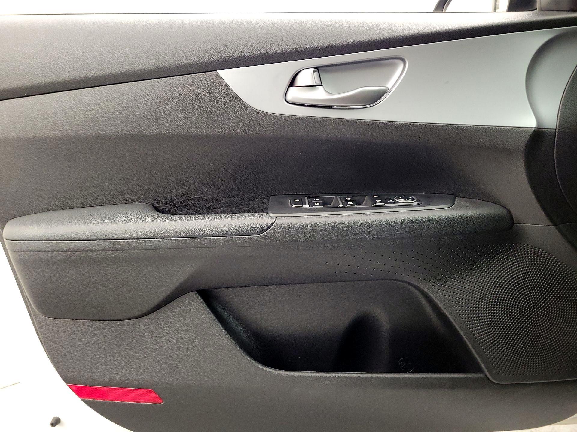 Thumbnail: 2023 Kia Forte - 12