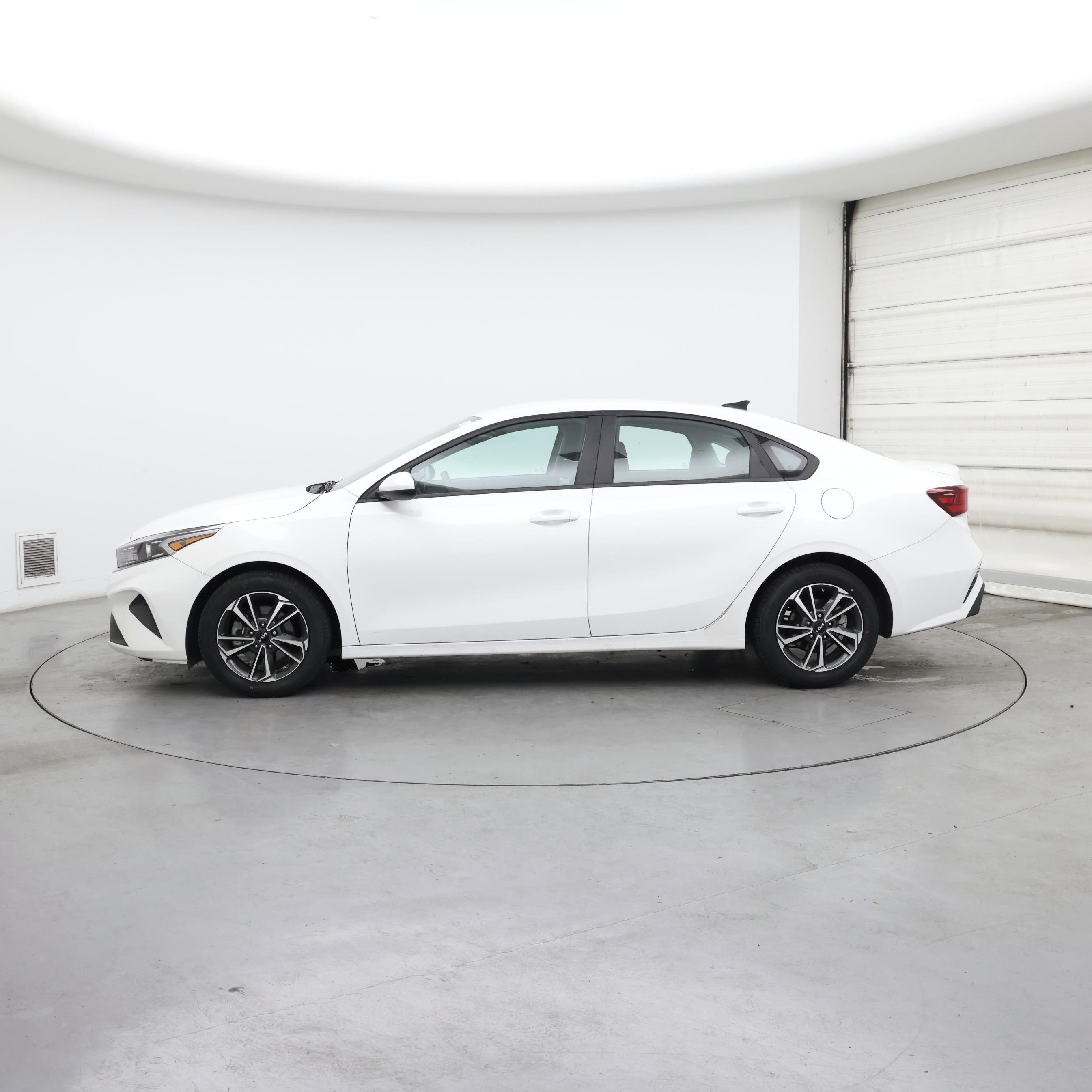 Thumbnail: 2023 Kia Forte - 3