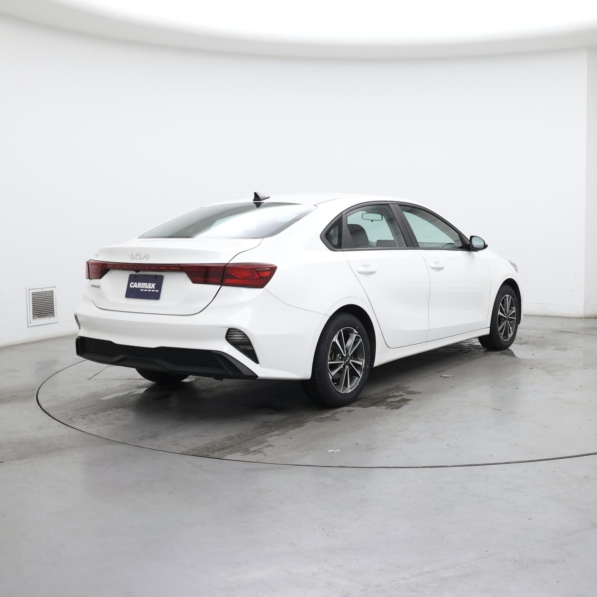 Thumbnail: 2023 Kia Forte - 8