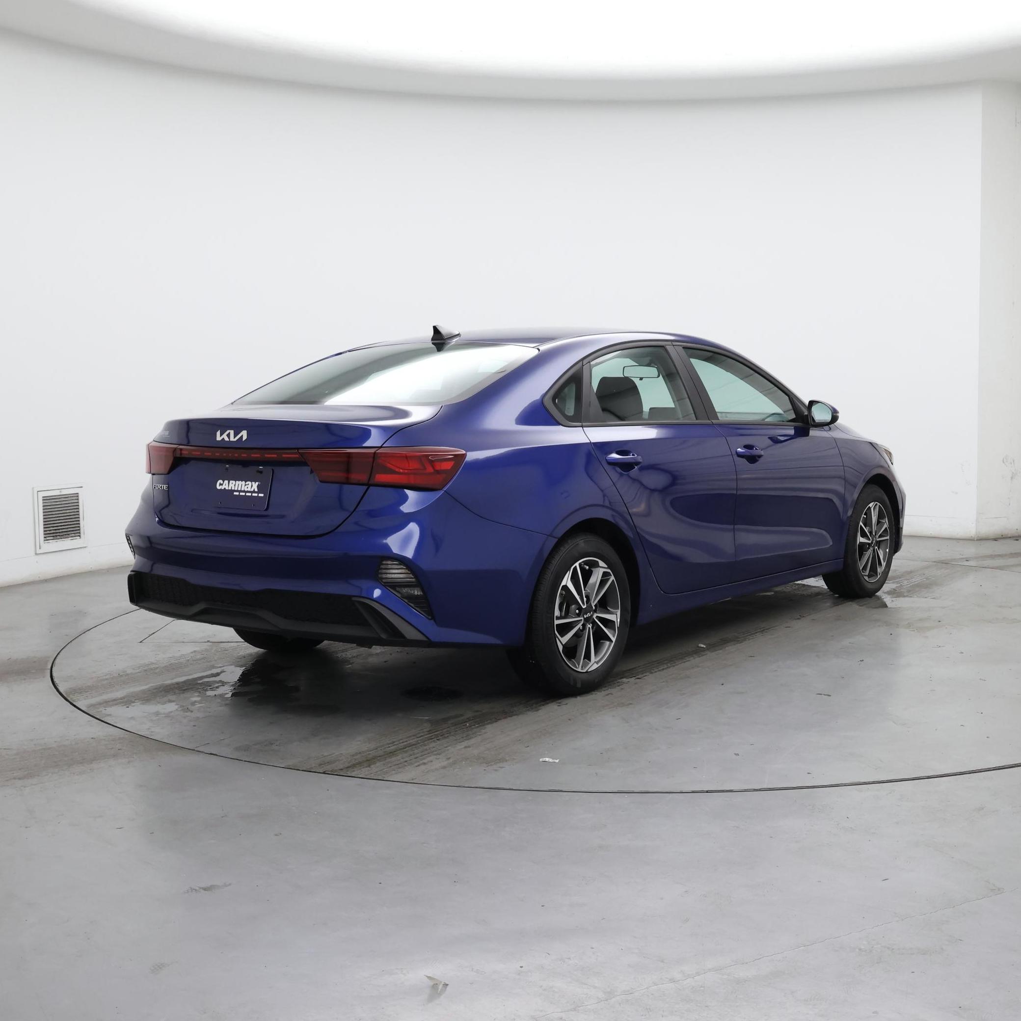 Thumbnail: 2023 Kia Forte - 8