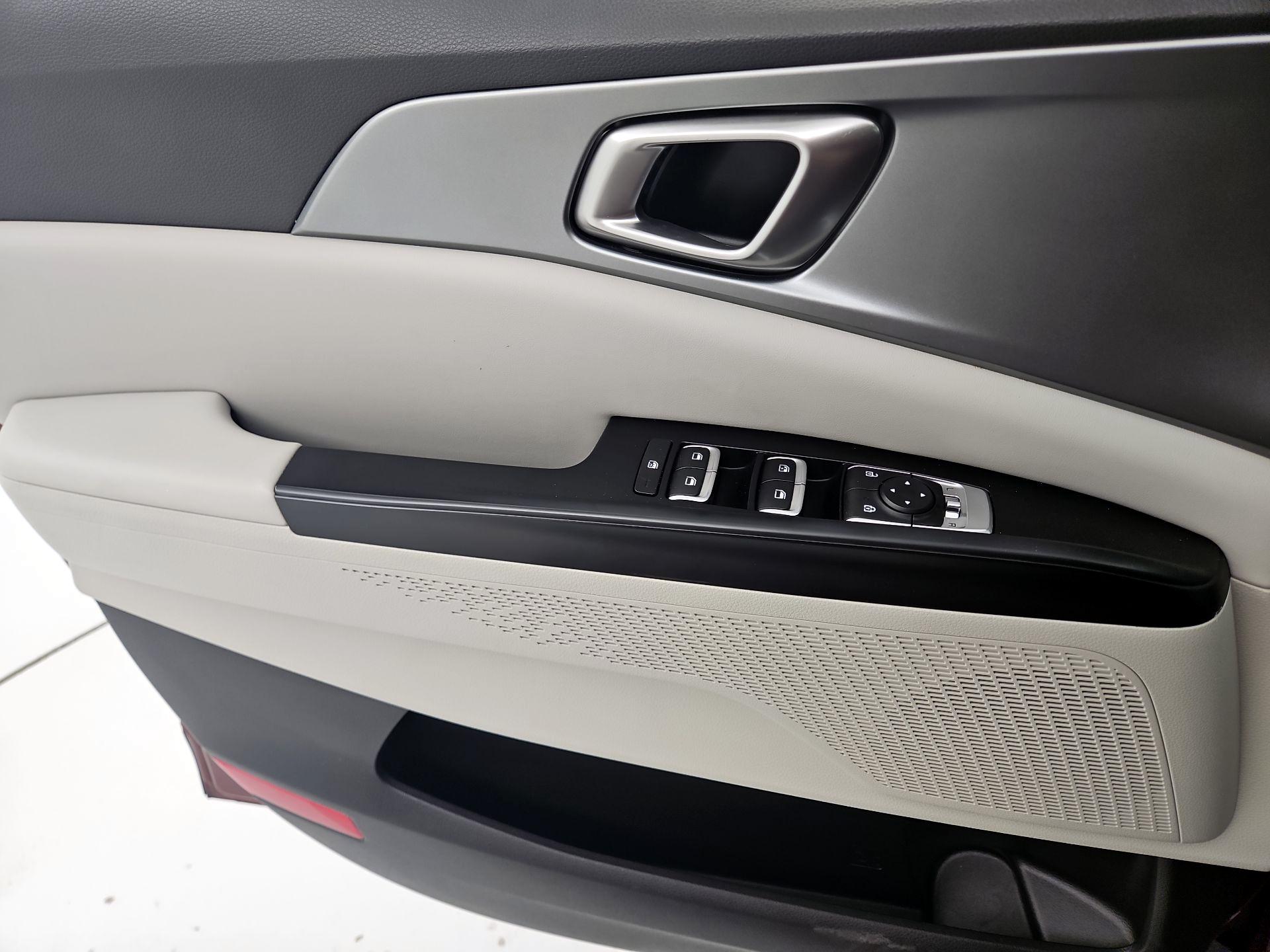 Thumbnail: 2023 Kia Carnival - 12