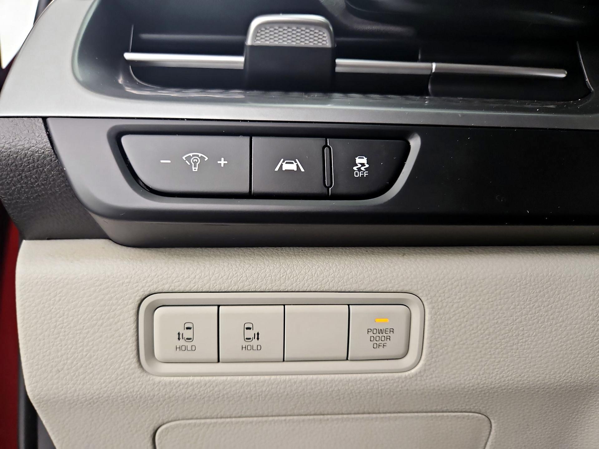 Thumbnail: 2023 Kia Carnival - 13