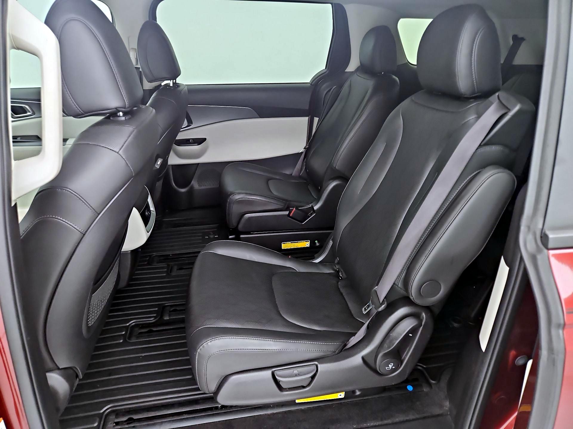 Thumbnail: 2023 Kia Carnival - 19