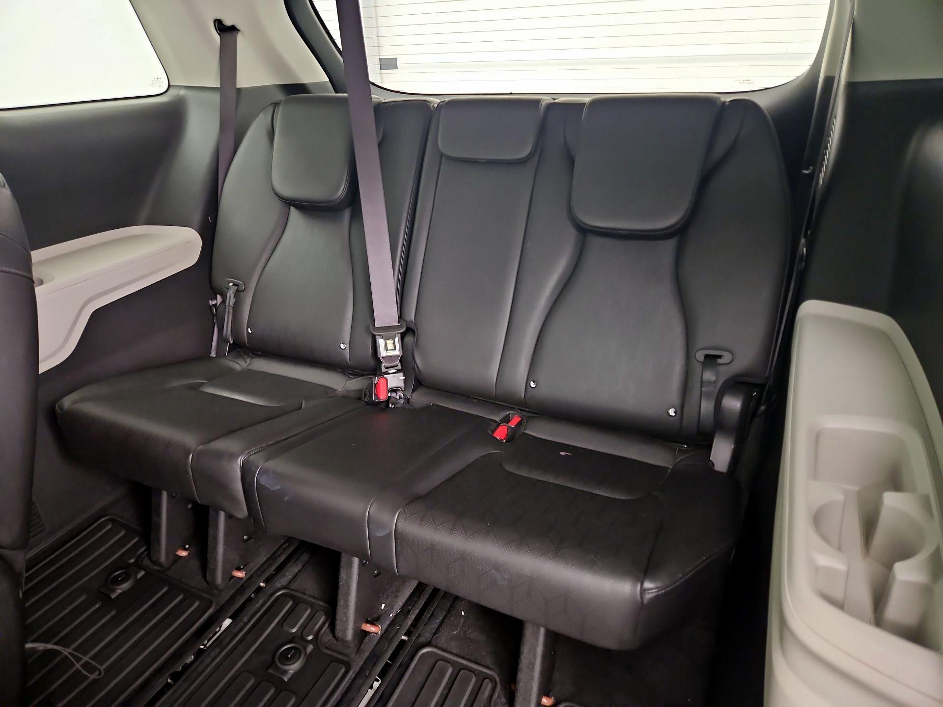 Thumbnail: 2023 Kia Carnival - 20