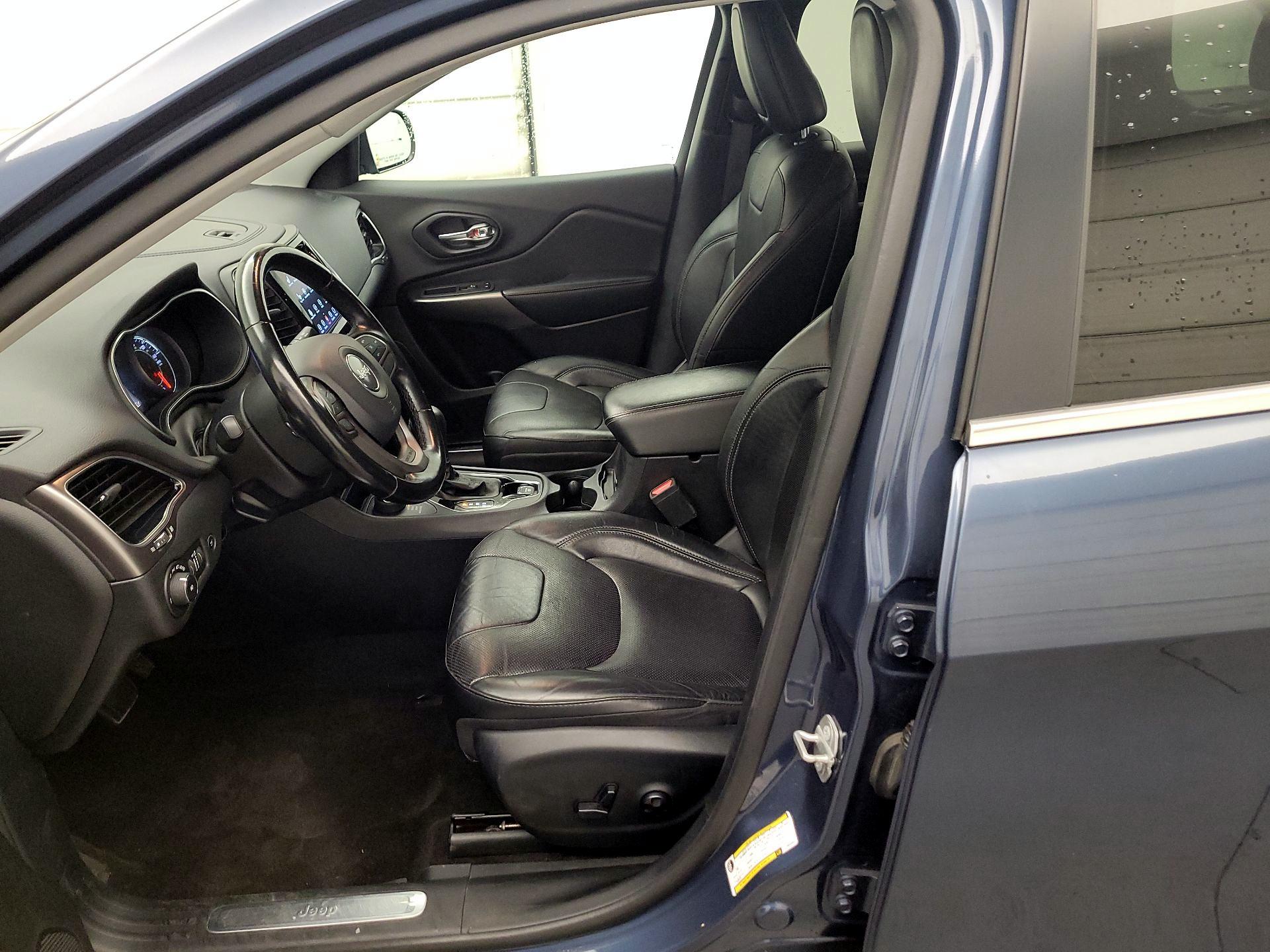 Thumbnail: 2020 Jeep Cherokee - 11