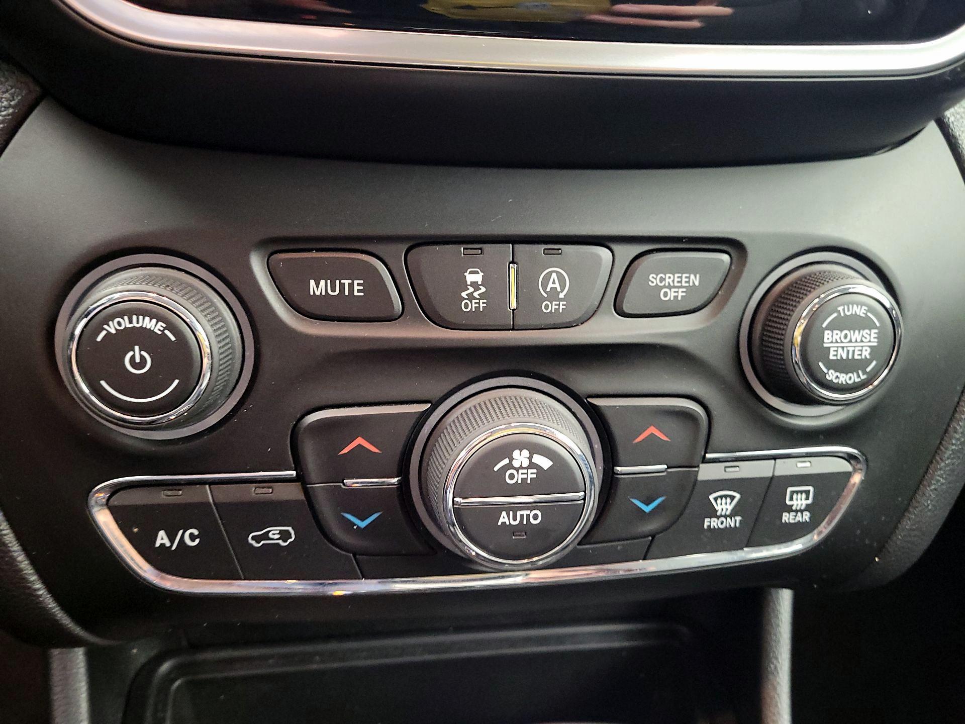 Thumbnail: 2020 Jeep Cherokee - 14