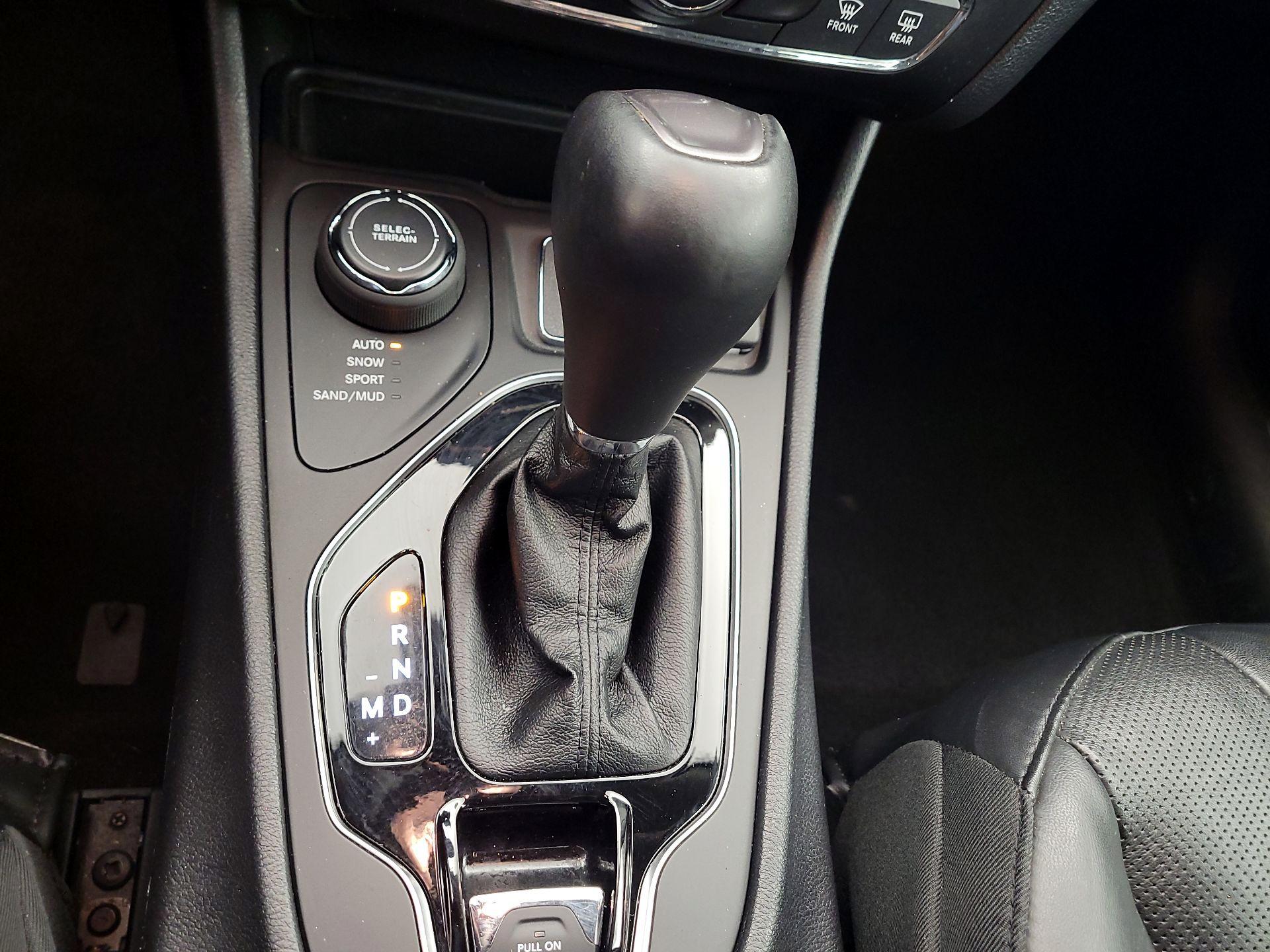 Thumbnail: 2020 Jeep Cherokee - 15