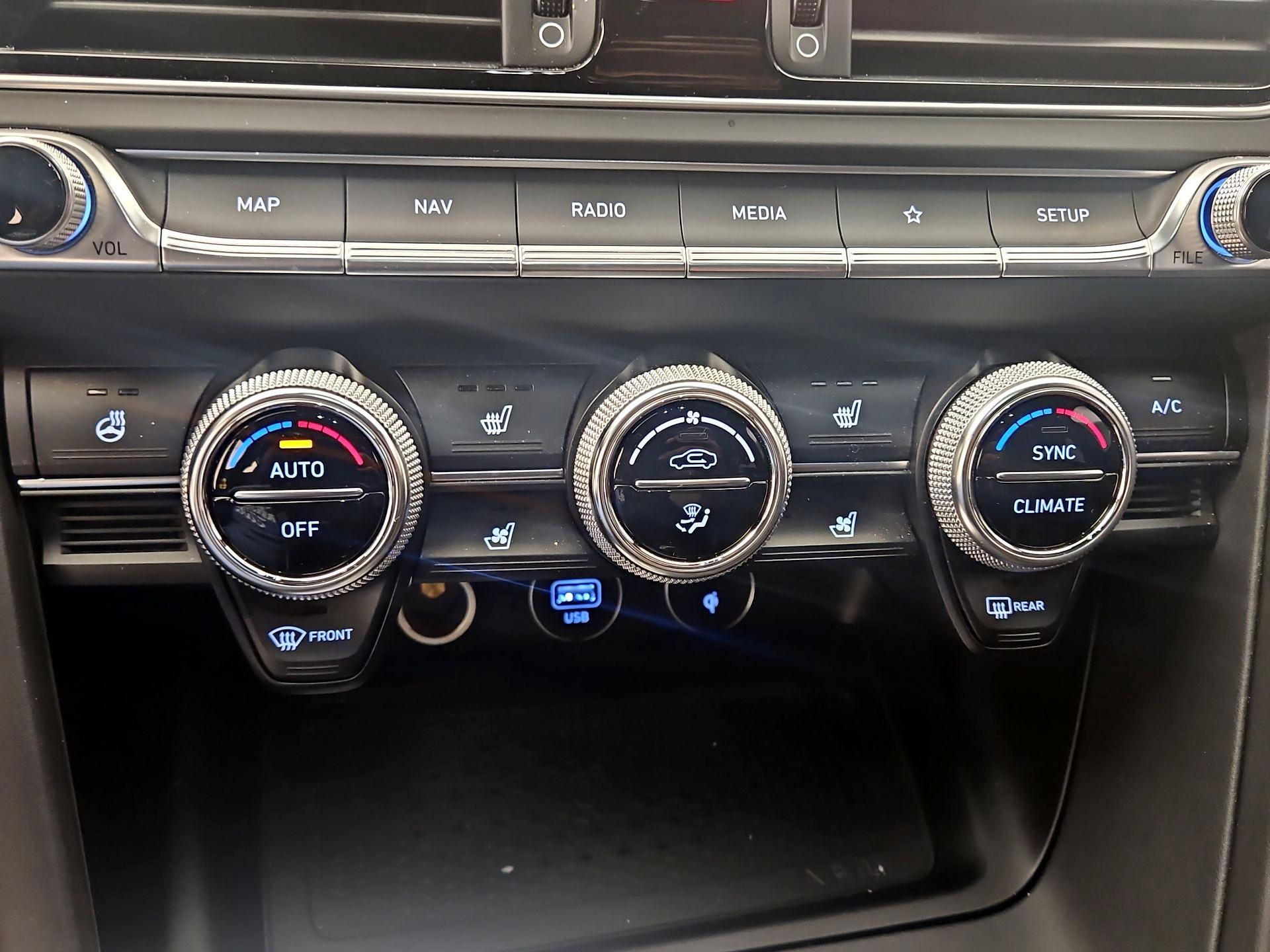 Thumbnail: 2023 Genesis G70 - 17