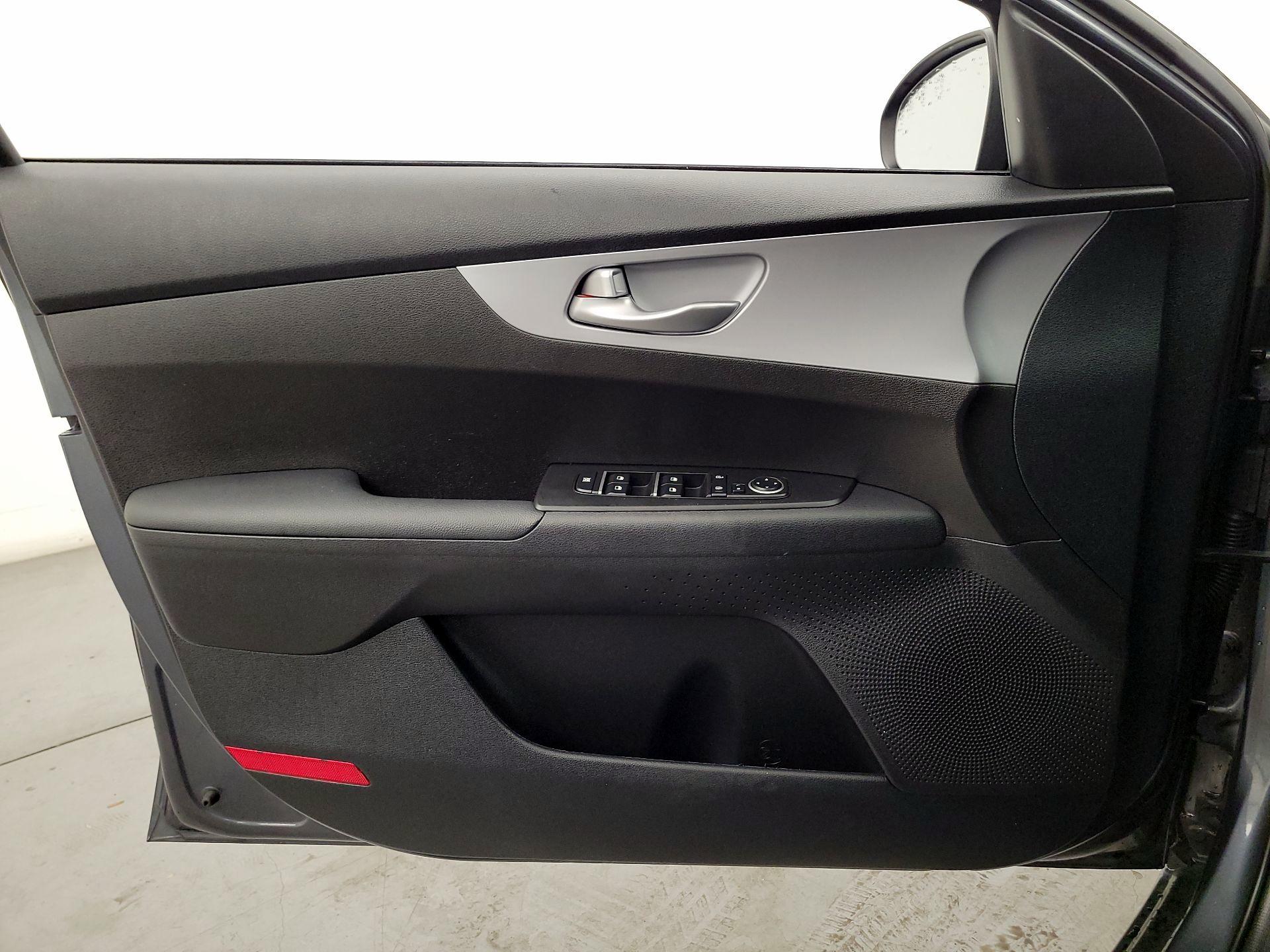 Thumbnail: 2023 Kia Forte - 12