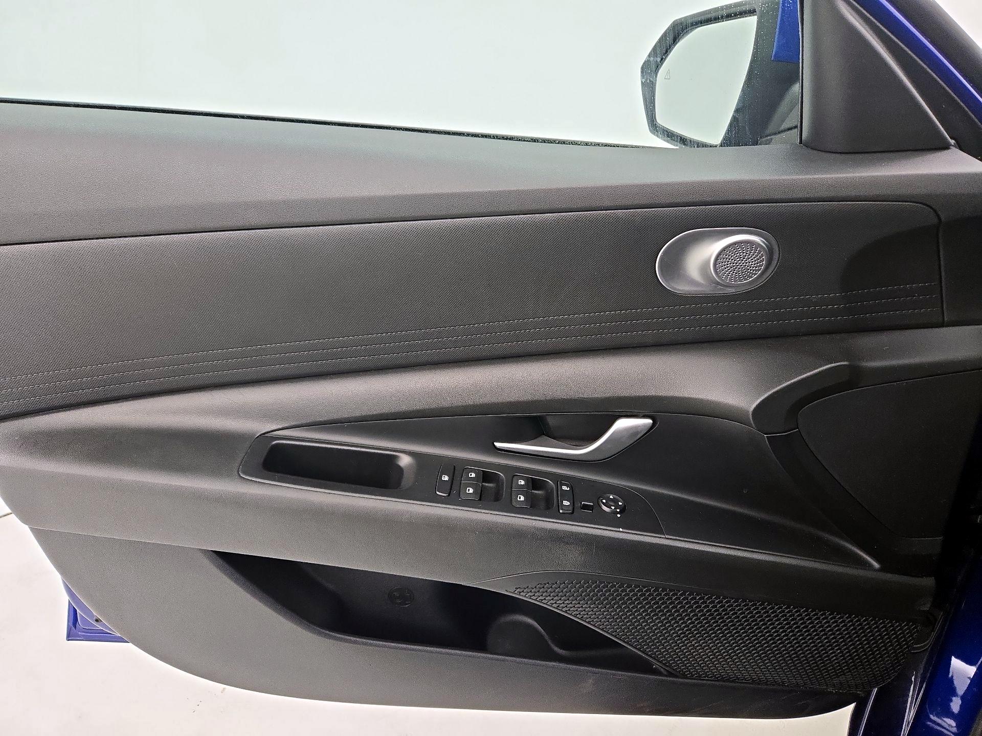 Thumbnail: 2022 Hyundai Elantra - 12