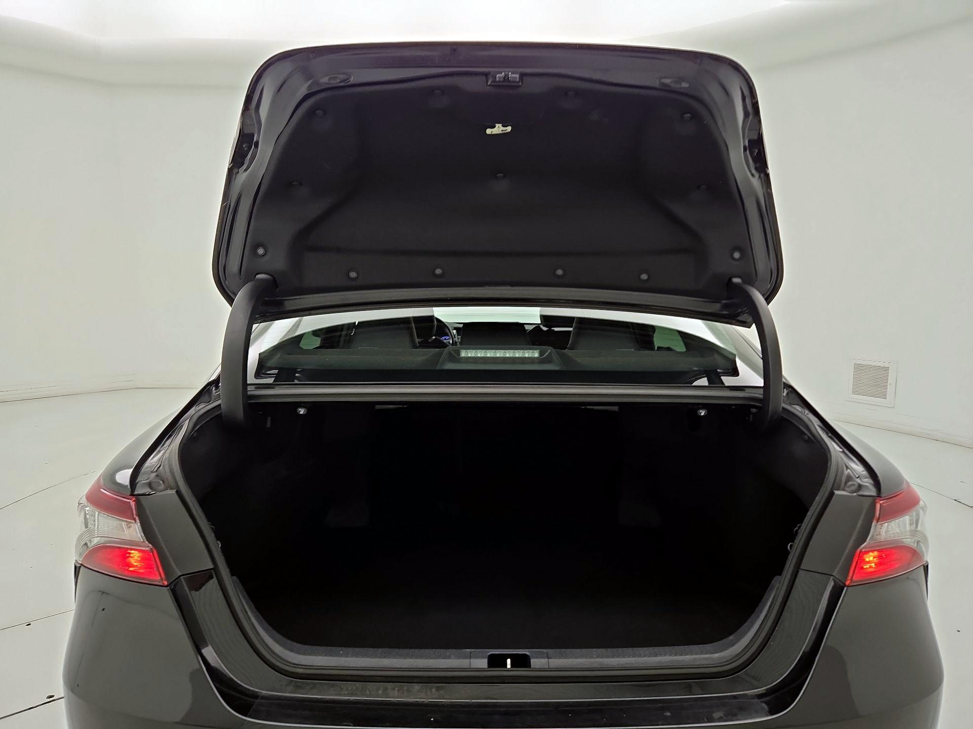 Thumbnail: 2021 Toyota Camry - 20