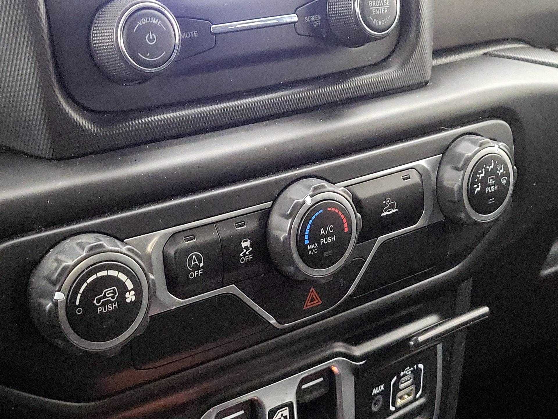 Thumbnail: 2021 Jeep Gladiator - 16