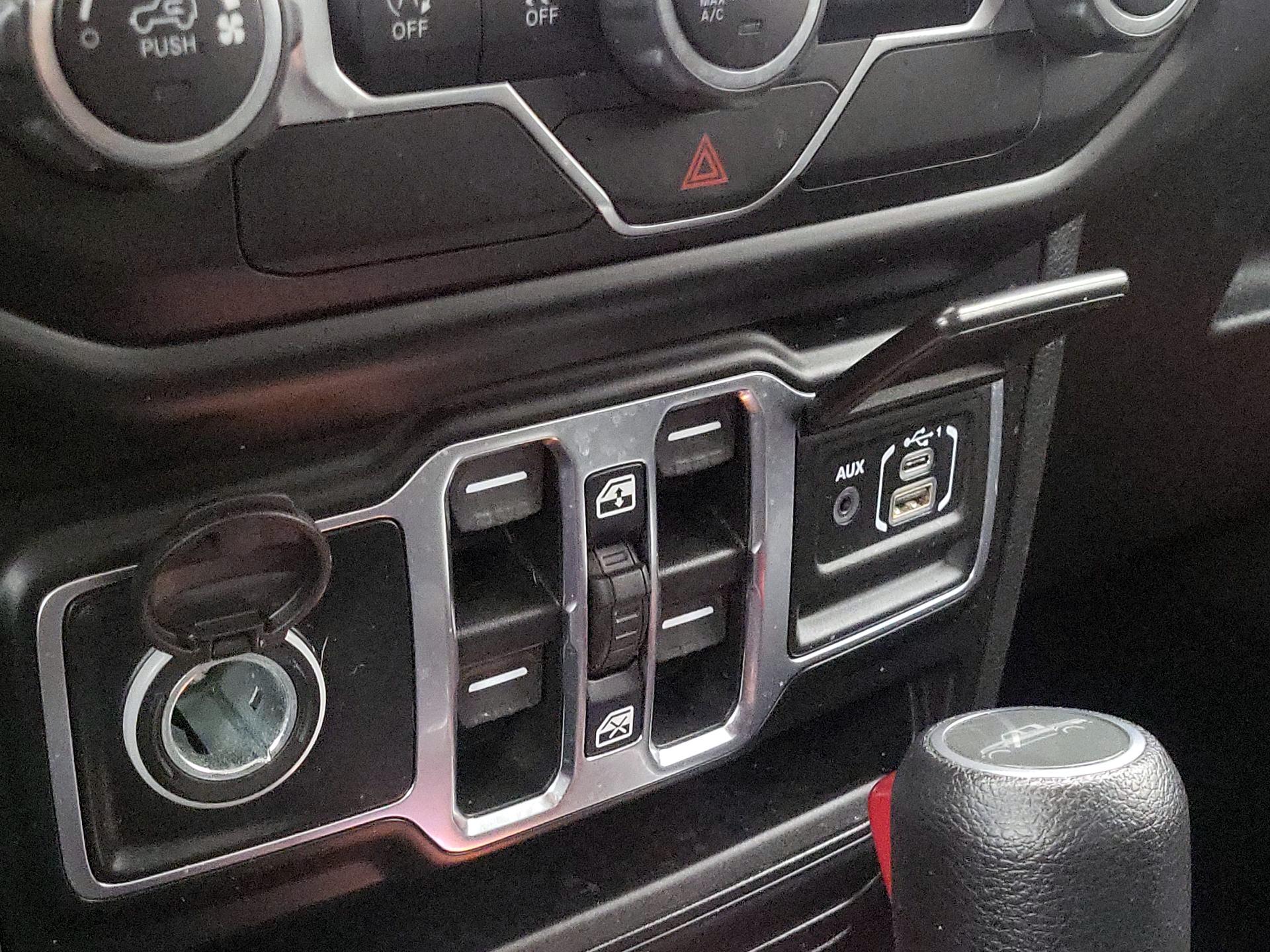 Thumbnail: 2021 Jeep Gladiator - 18