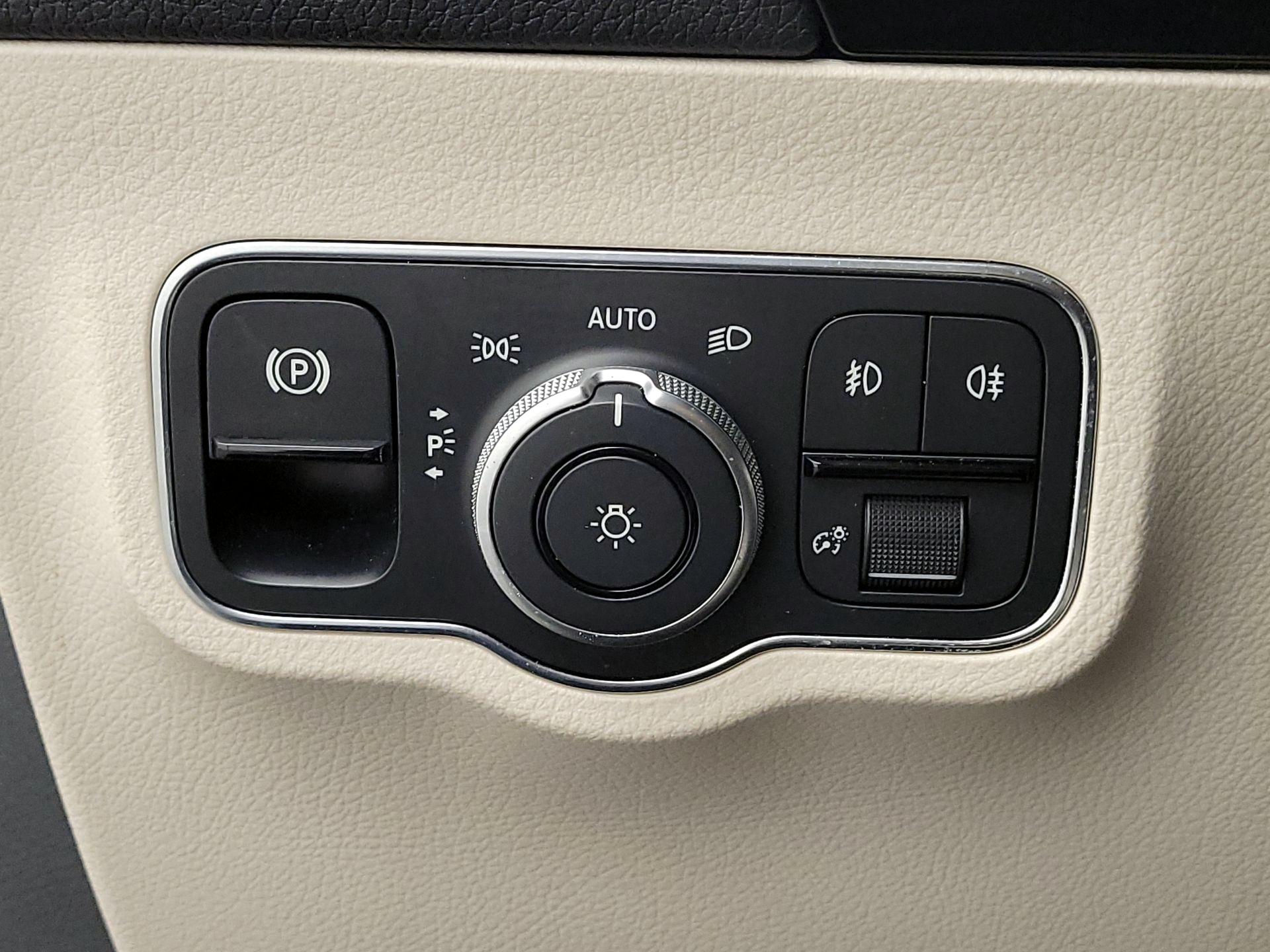 Thumbnail: 2021 Mercedes-Benz GLA - 13