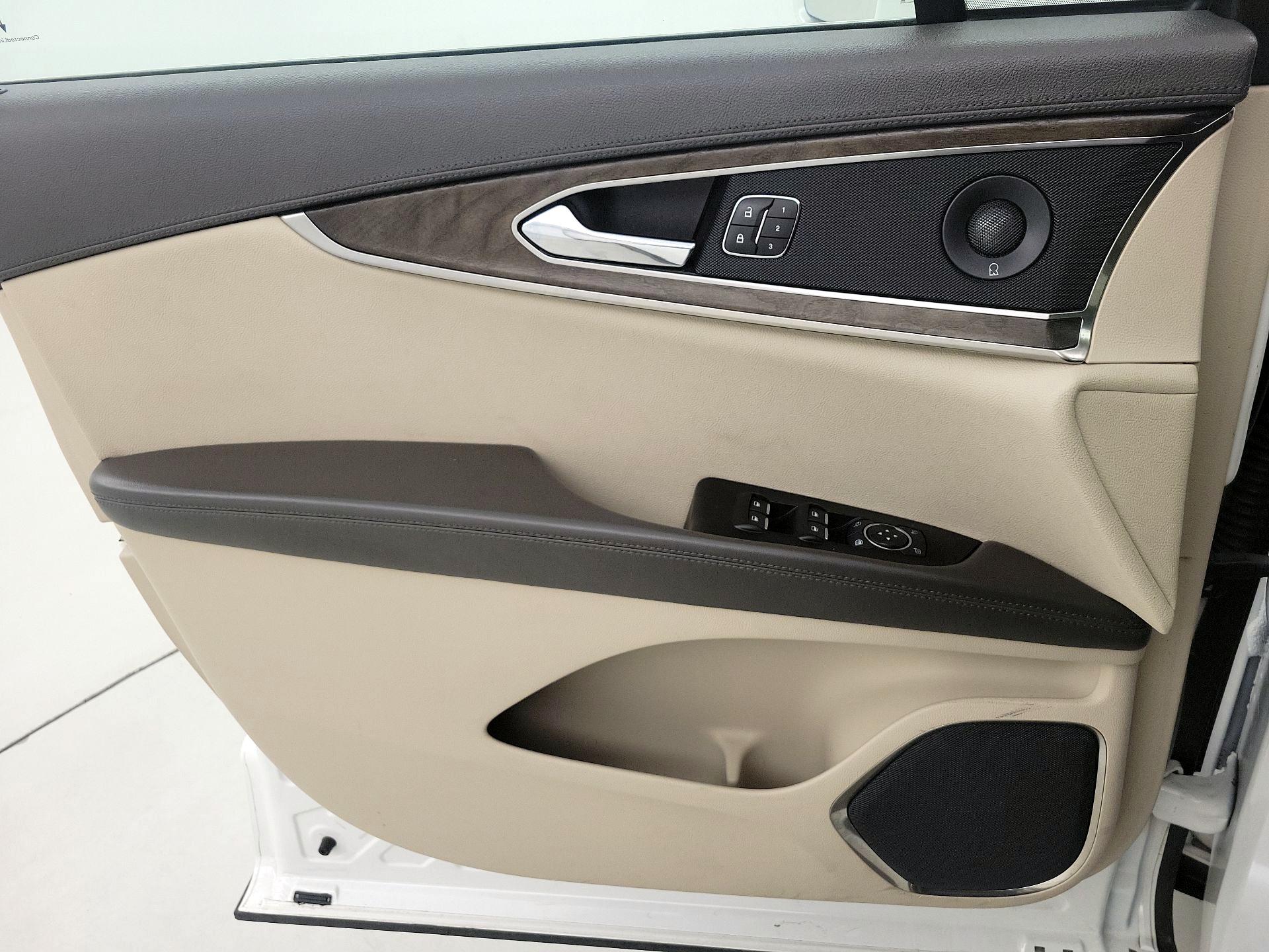 Thumbnail: 2020 Lincoln Nautilus - 12