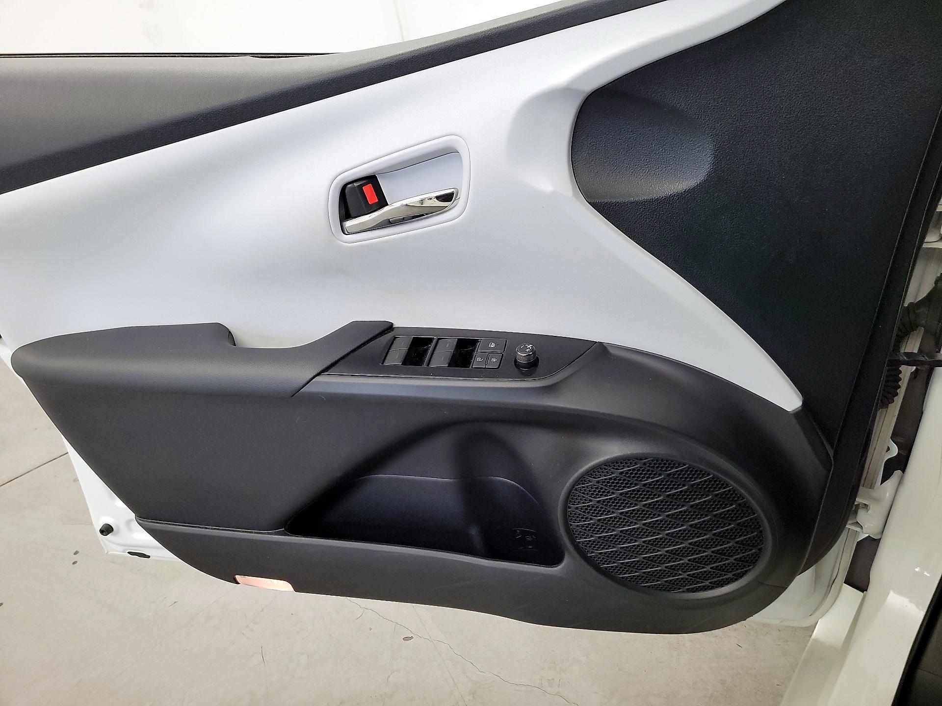 Thumbnail: 2020 Toyota Prius - 12