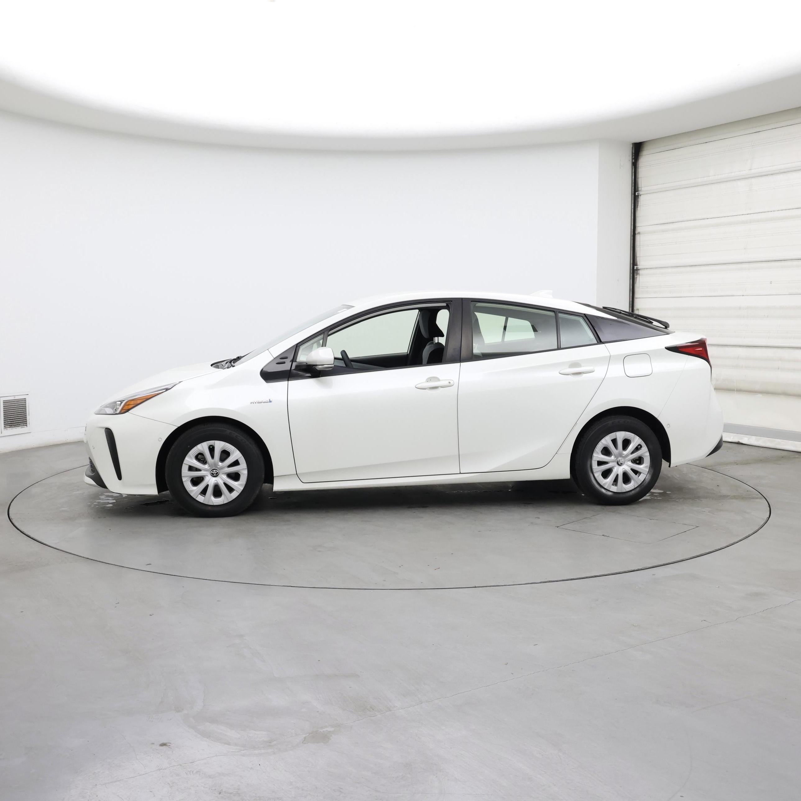 Thumbnail: 2020 Toyota Prius - 3