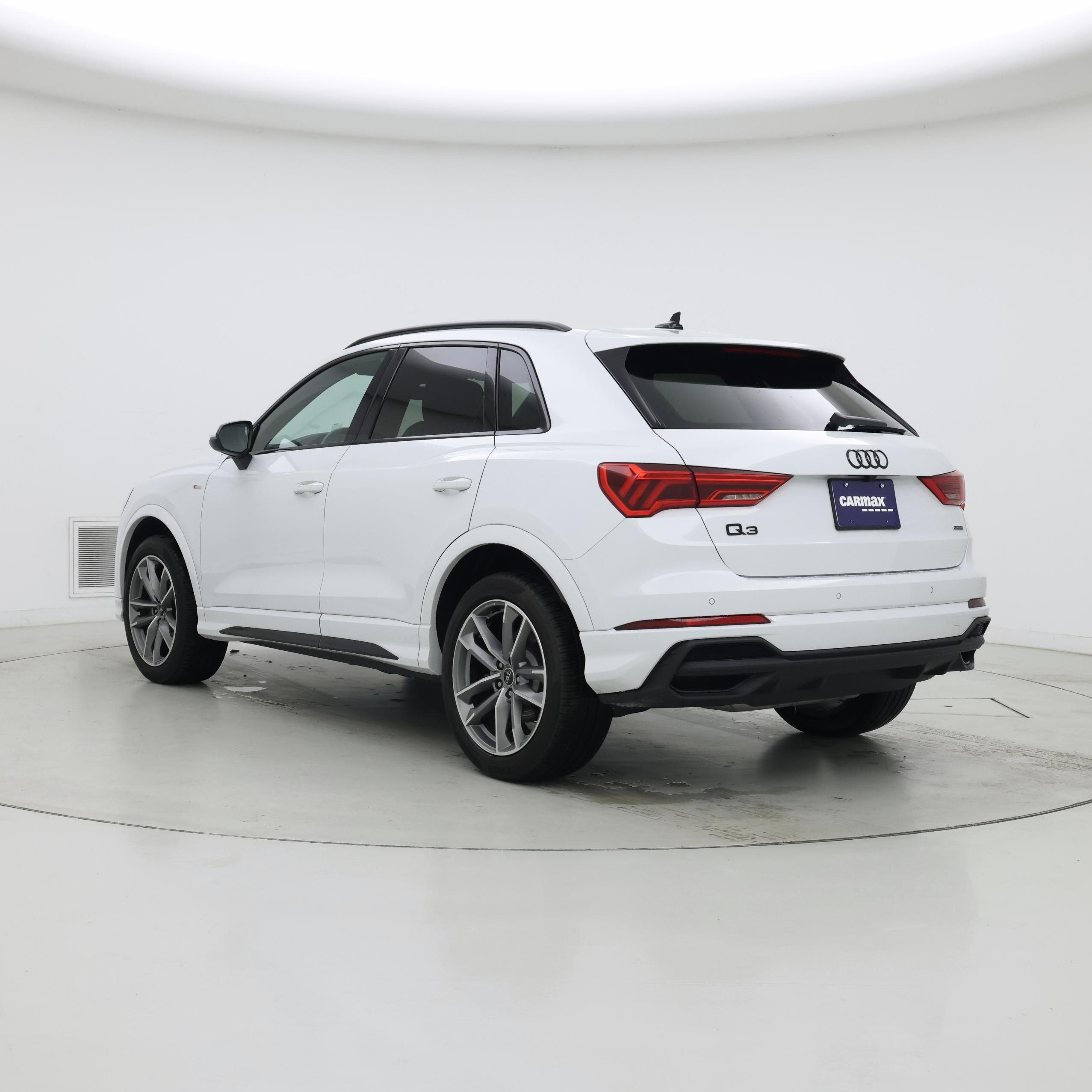 Thumbnail: 2023 Audi Q3 - 2