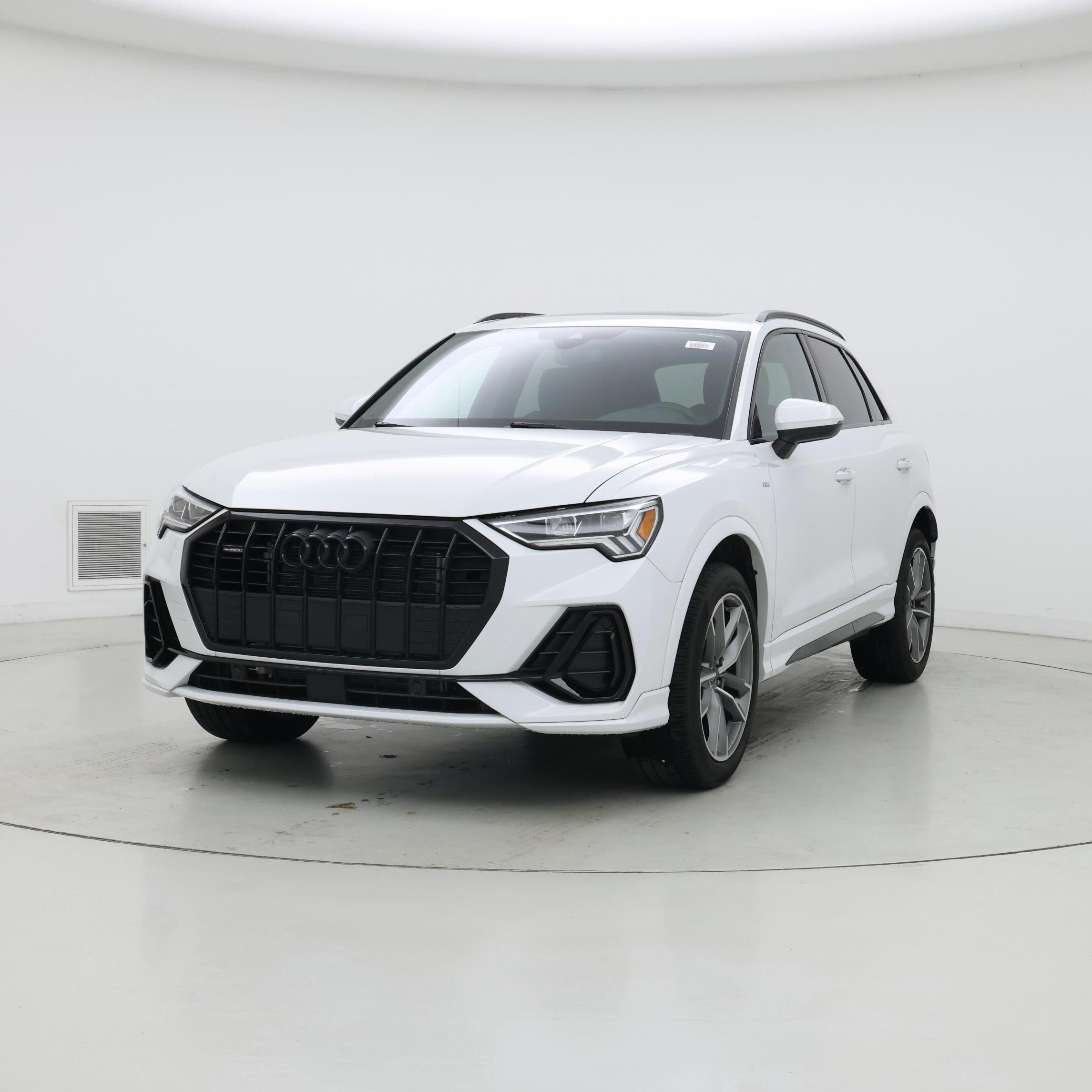 Thumbnail: 2023 Audi Q3 - 4