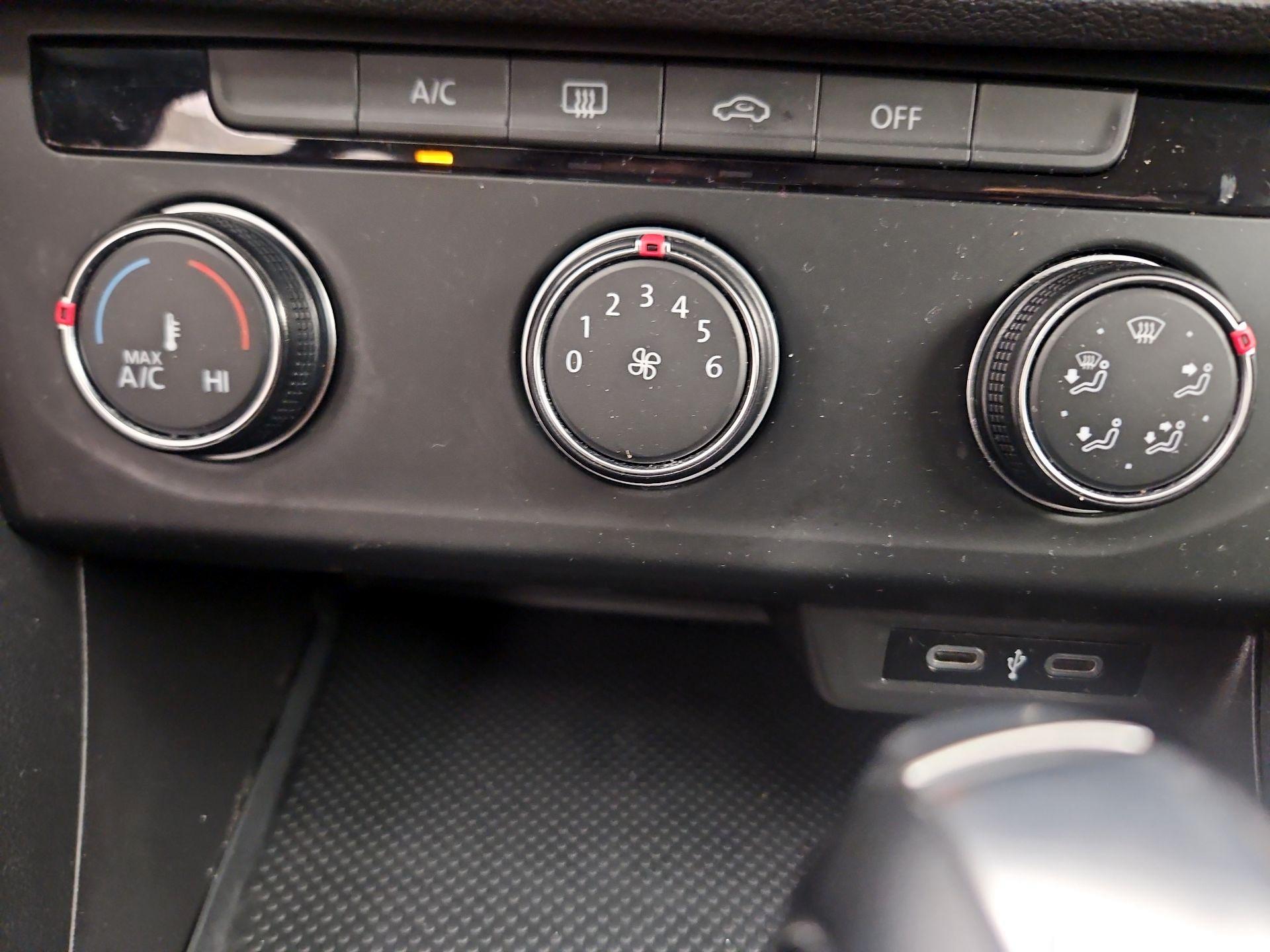 Thumbnail: 2021 Volkswagen Jetta - 16