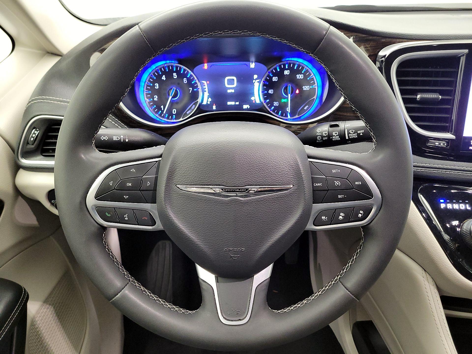 Thumbnail: 2023 Chrysler Pacifica - 10