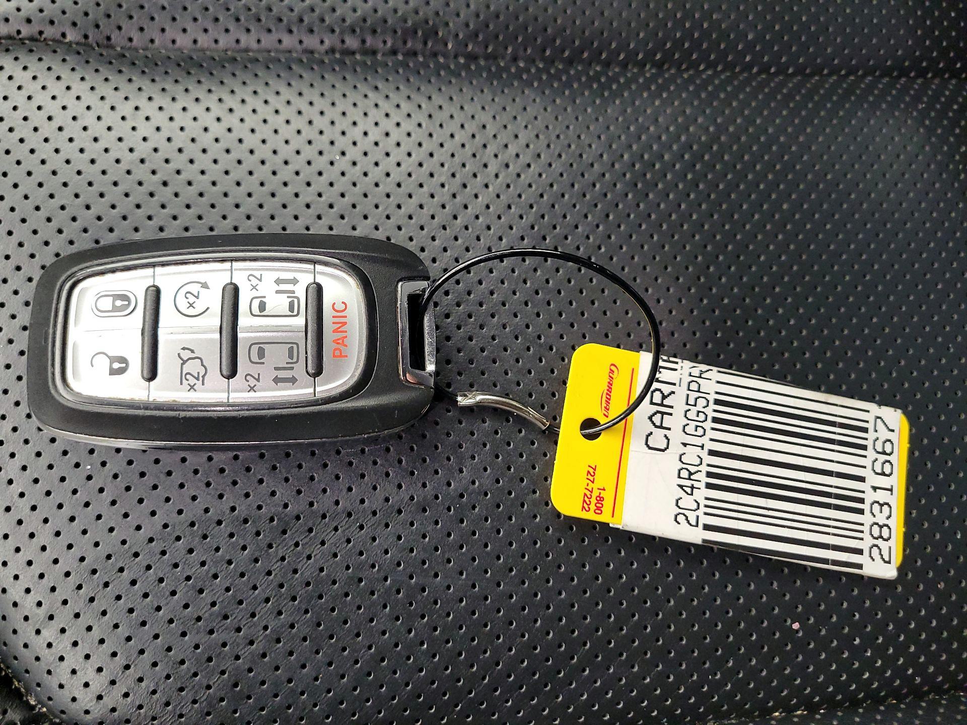 Thumbnail: 2023 Chrysler Pacifica - 18