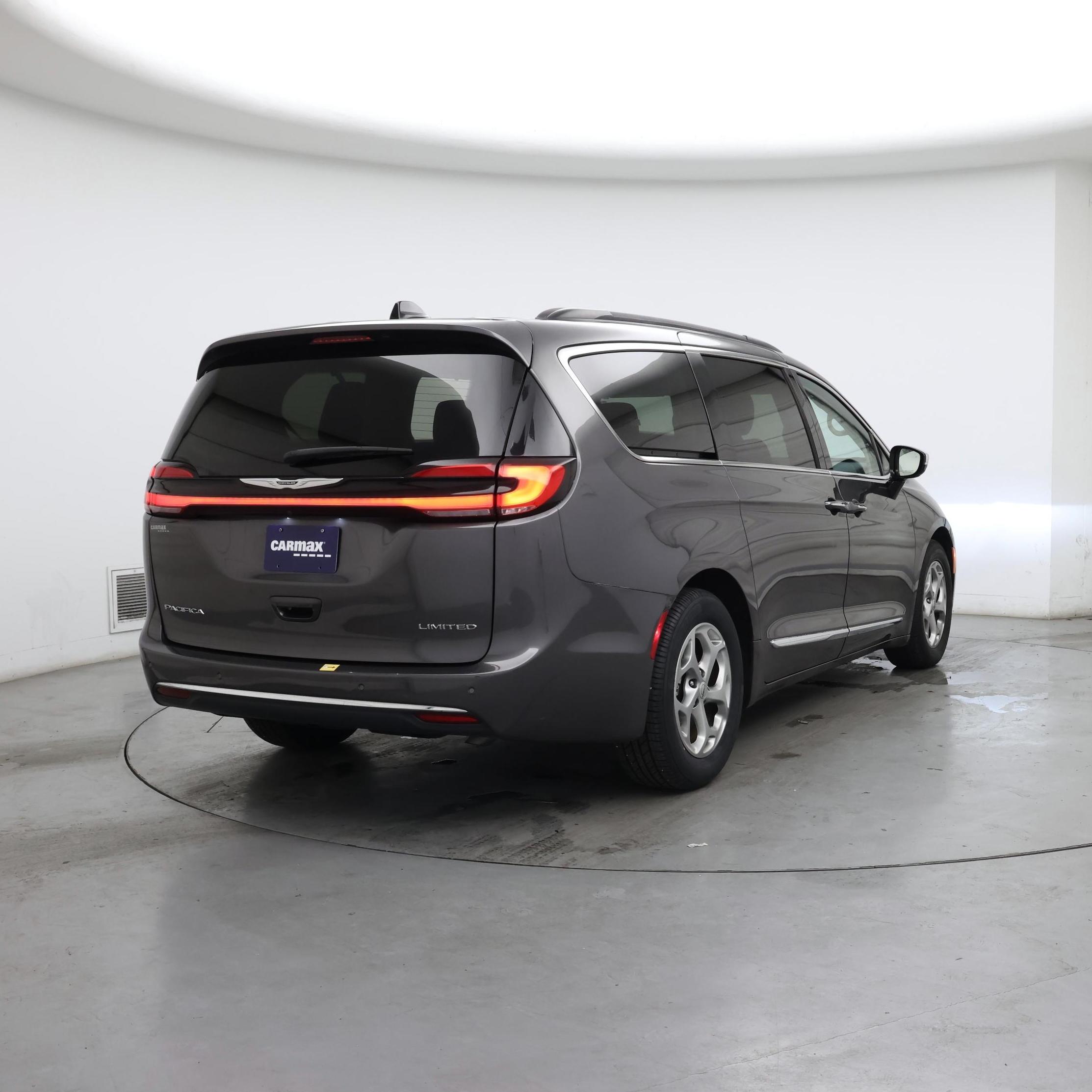 Thumbnail: 2023 Chrysler Pacifica - 8