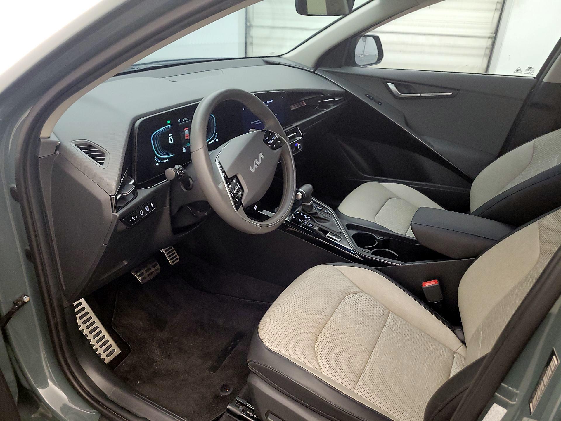 Thumbnail: 2023 Kia Niro - 11