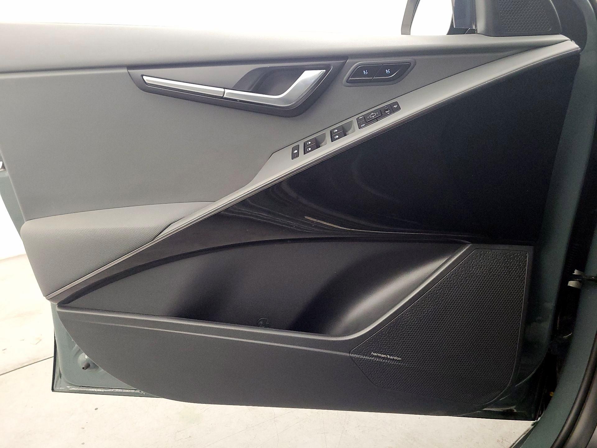 Thumbnail: 2023 Kia Niro - 12